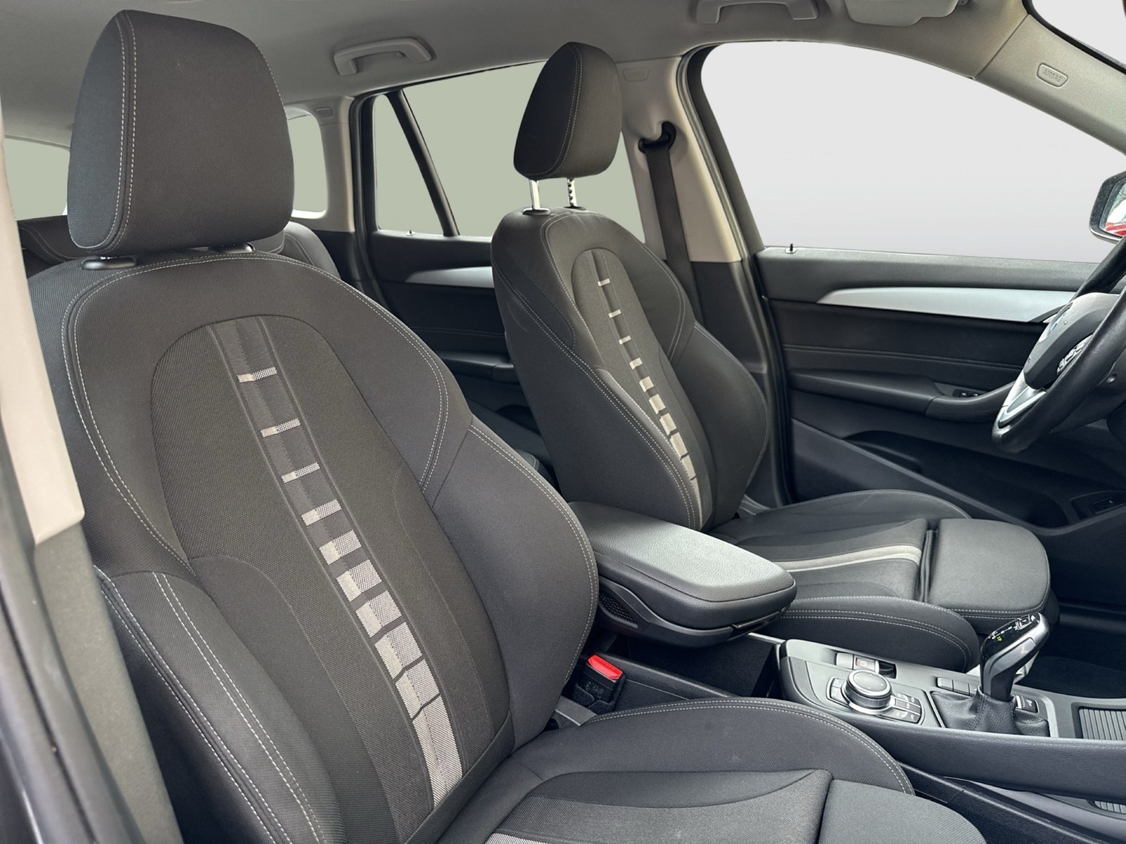 BMW X1 20 i sDrive Advantage AHK NAVI eKLAPPE ALU17"