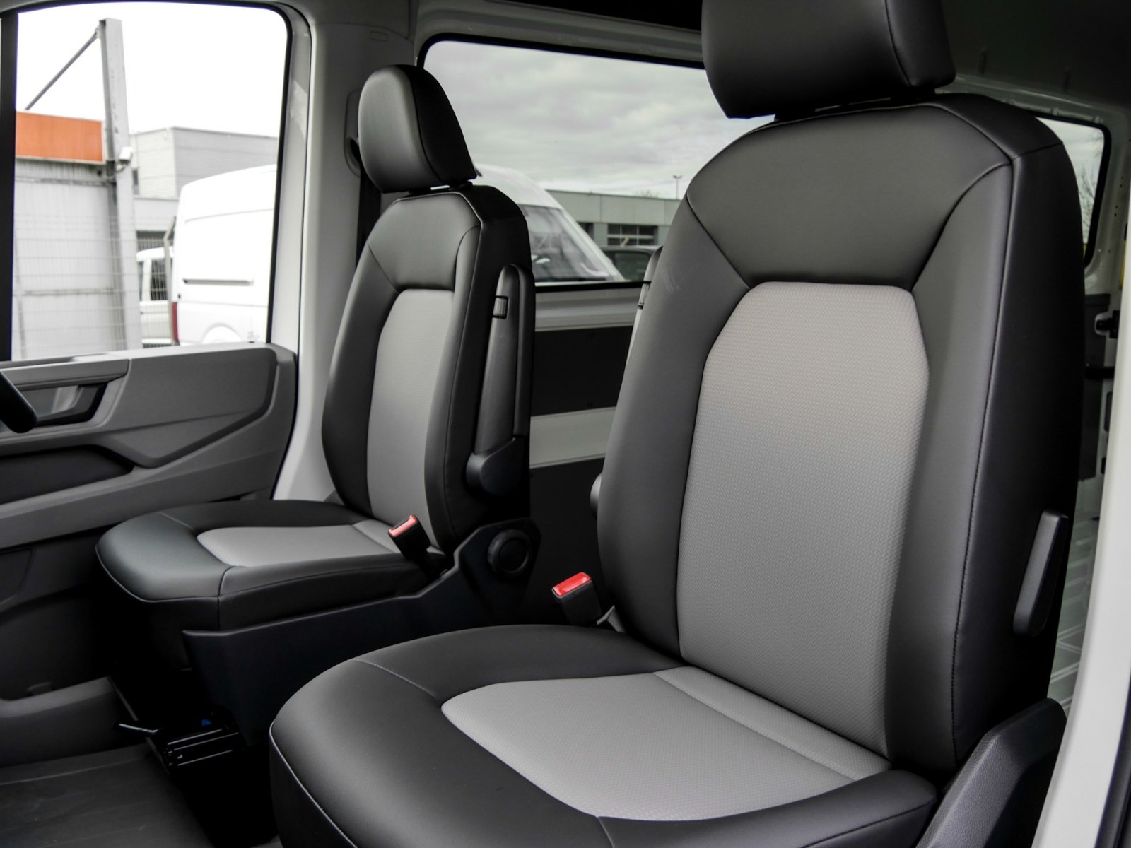 Volkswagen Crafter 35 KASTEN HD MR RECHTSLENKER CAM KLIMA
