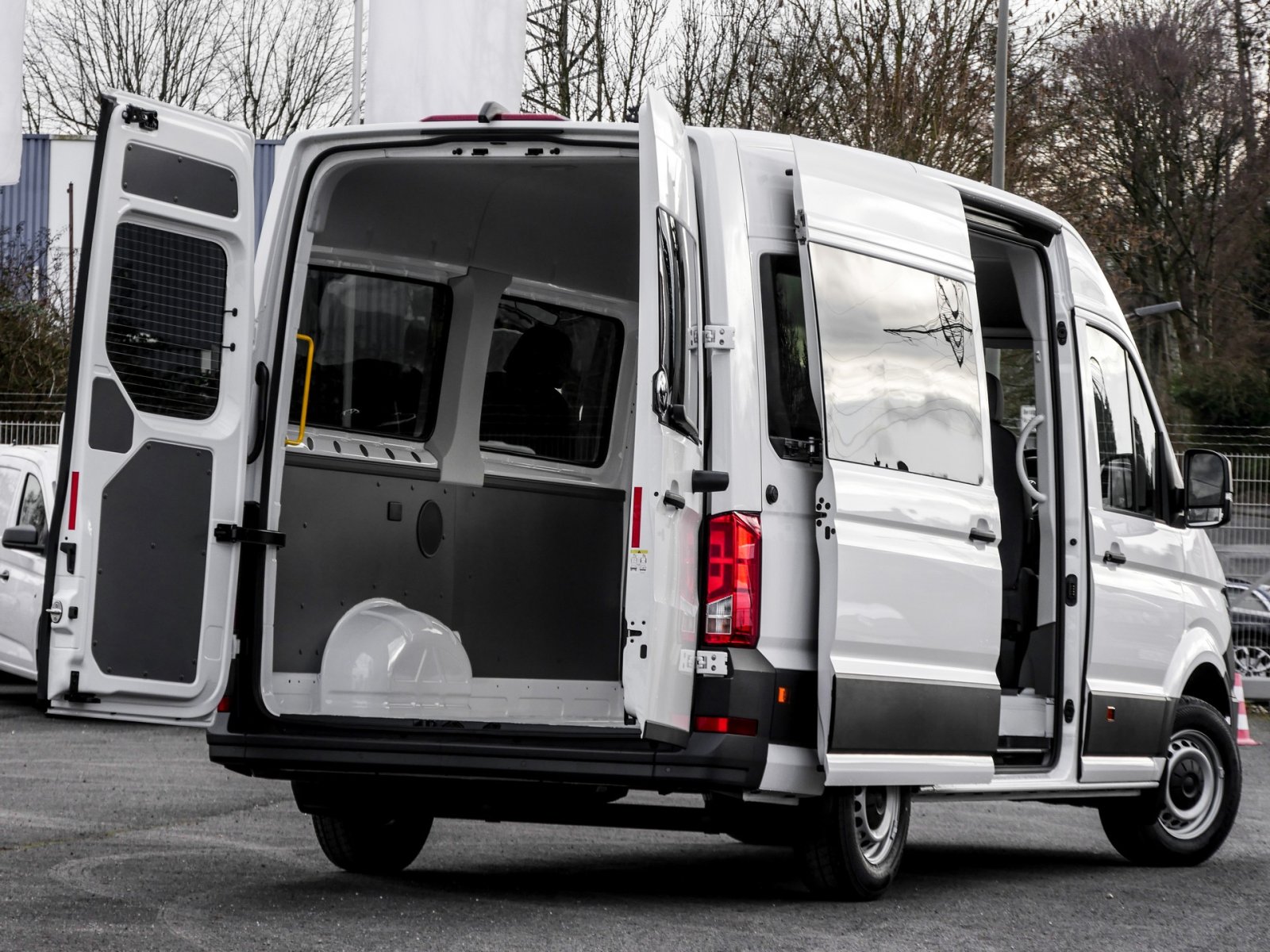 Volkswagen Crafter 35 KASTEN HD MR RECHTSLENKER CAM KLIMA