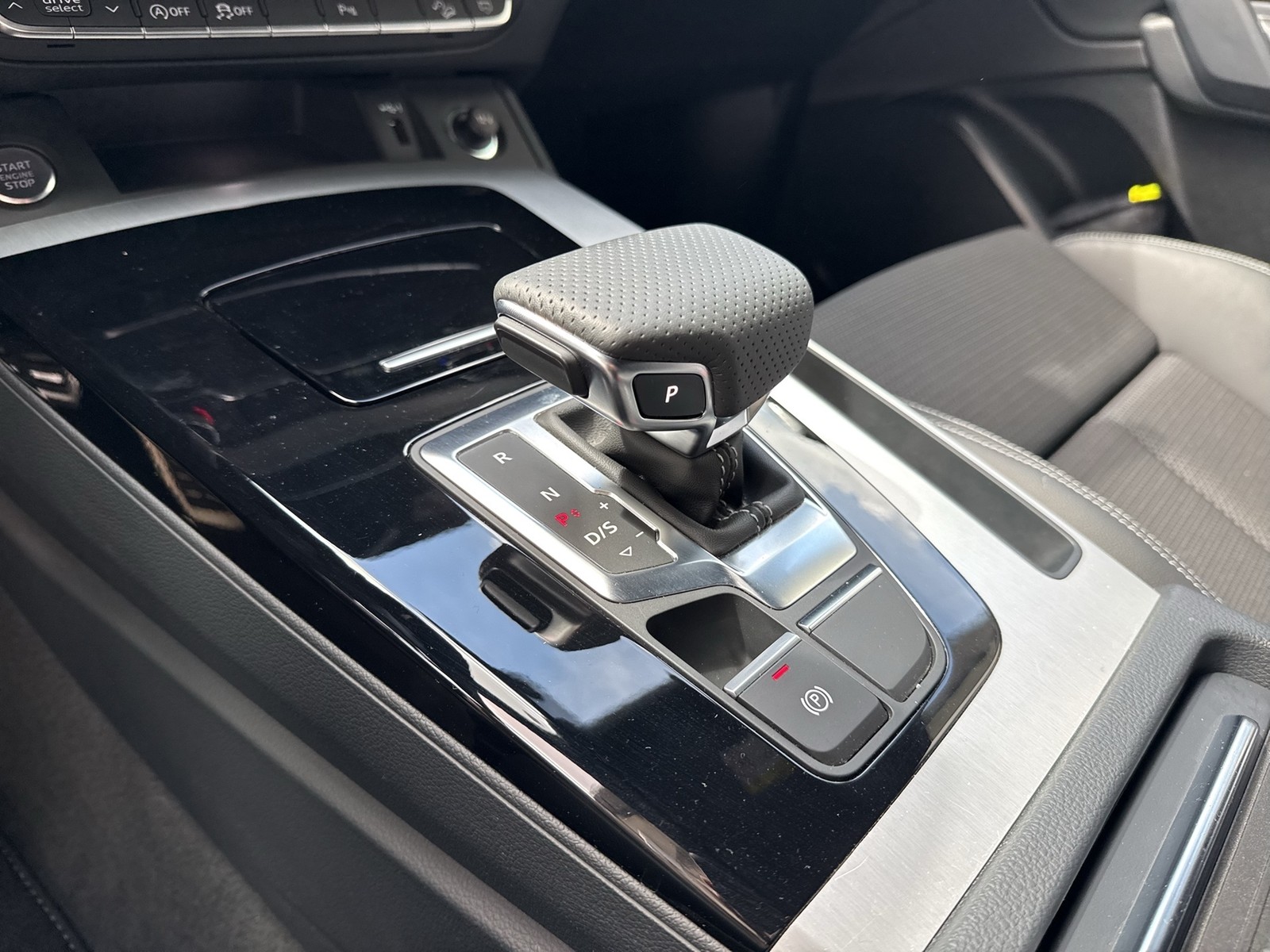 Audi Q5 40 quattro S LINE BLACKPAK AHK CAM LM18 NAVI+