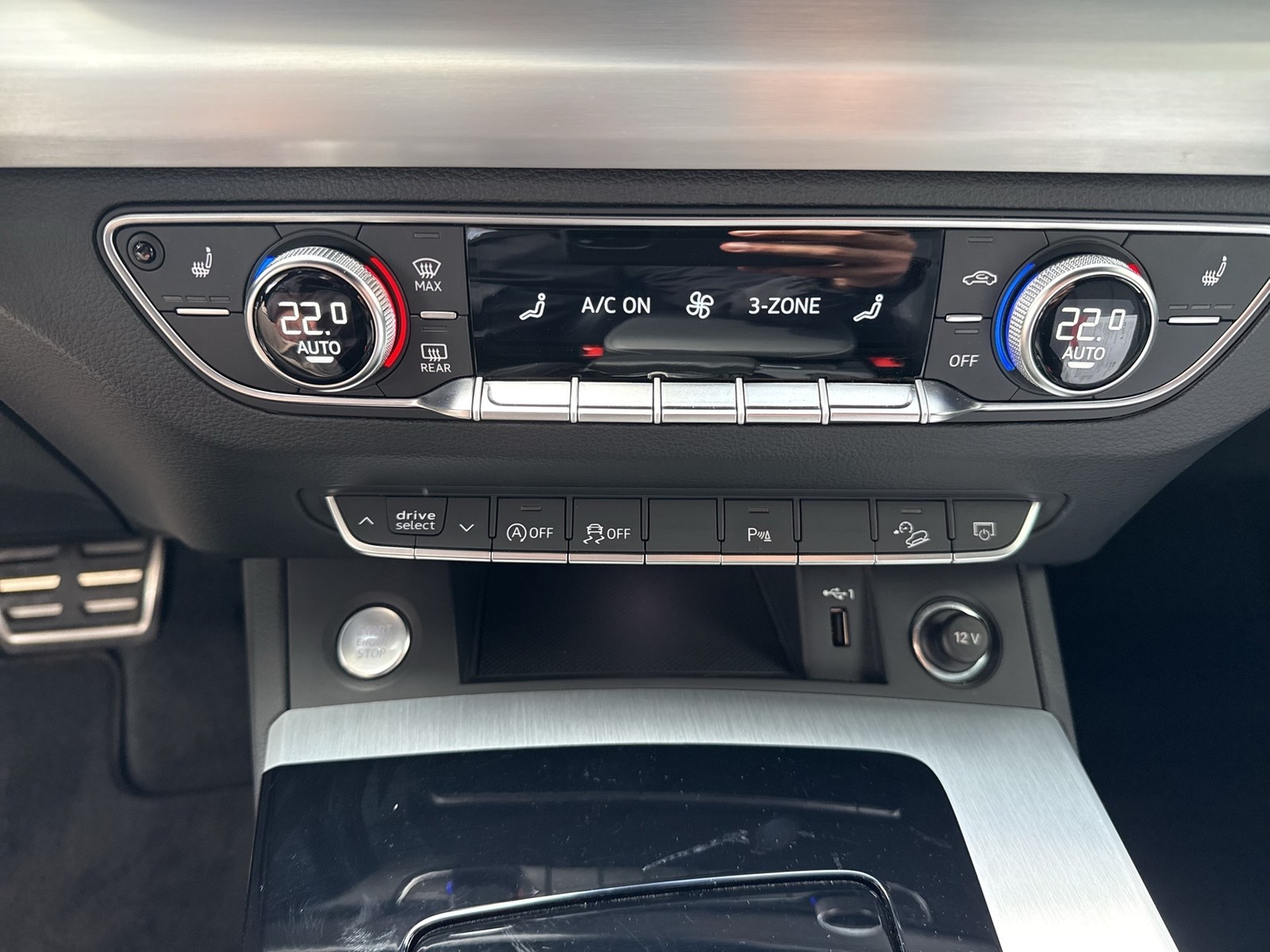 Audi Q5 40 quattro S LINE BLACKPAK AHK CAM LM18 NAVI+