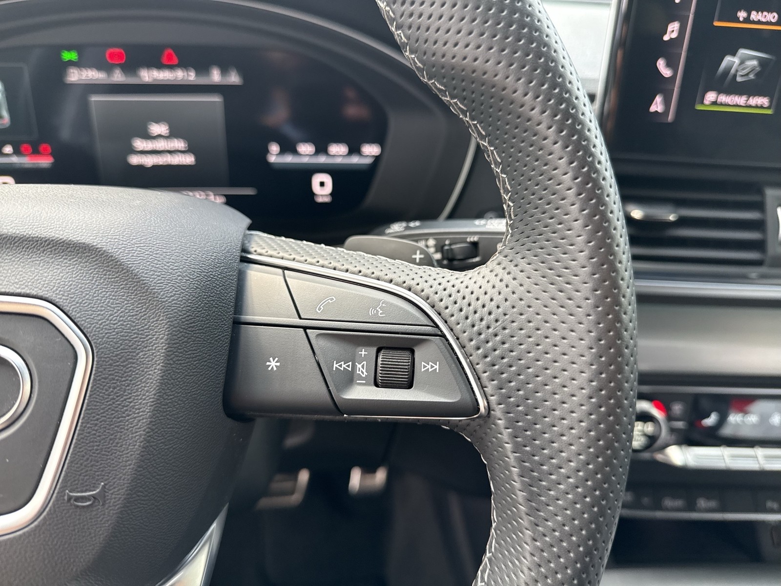 Audi Q5 40 quattro S LINE BLACKPAK AHK CAM LM18 NAVI+