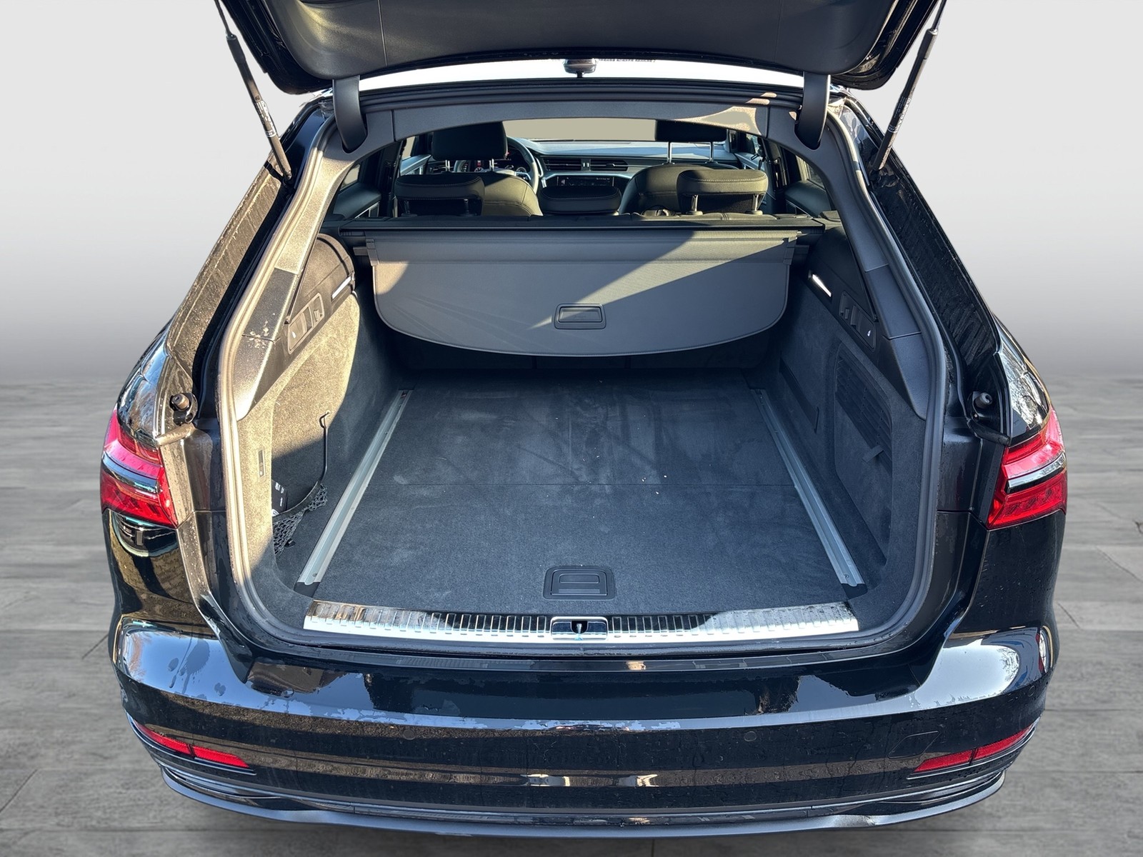 Audi A6 Avant 45 quattro advanced BLACKPAK AHK CAM