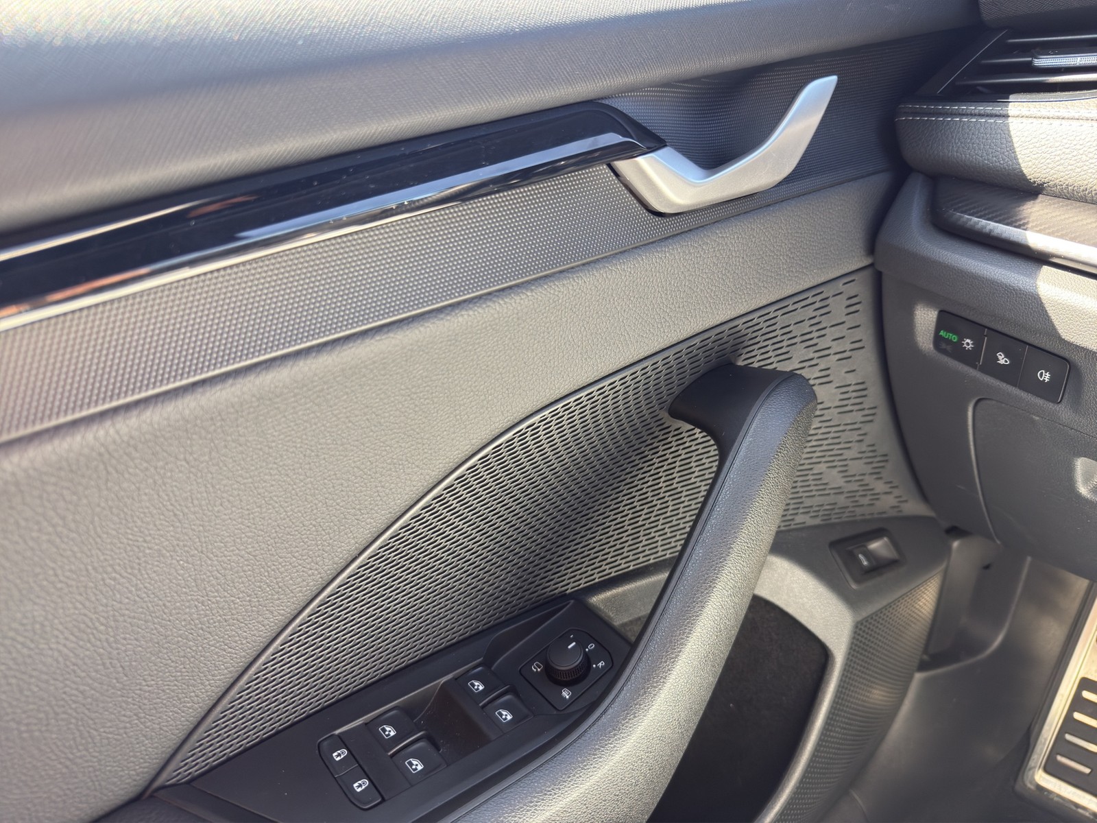 Skoda Octavia Combi 1.5TSI DSG Sportline HUD ACC NAV RFK PDC