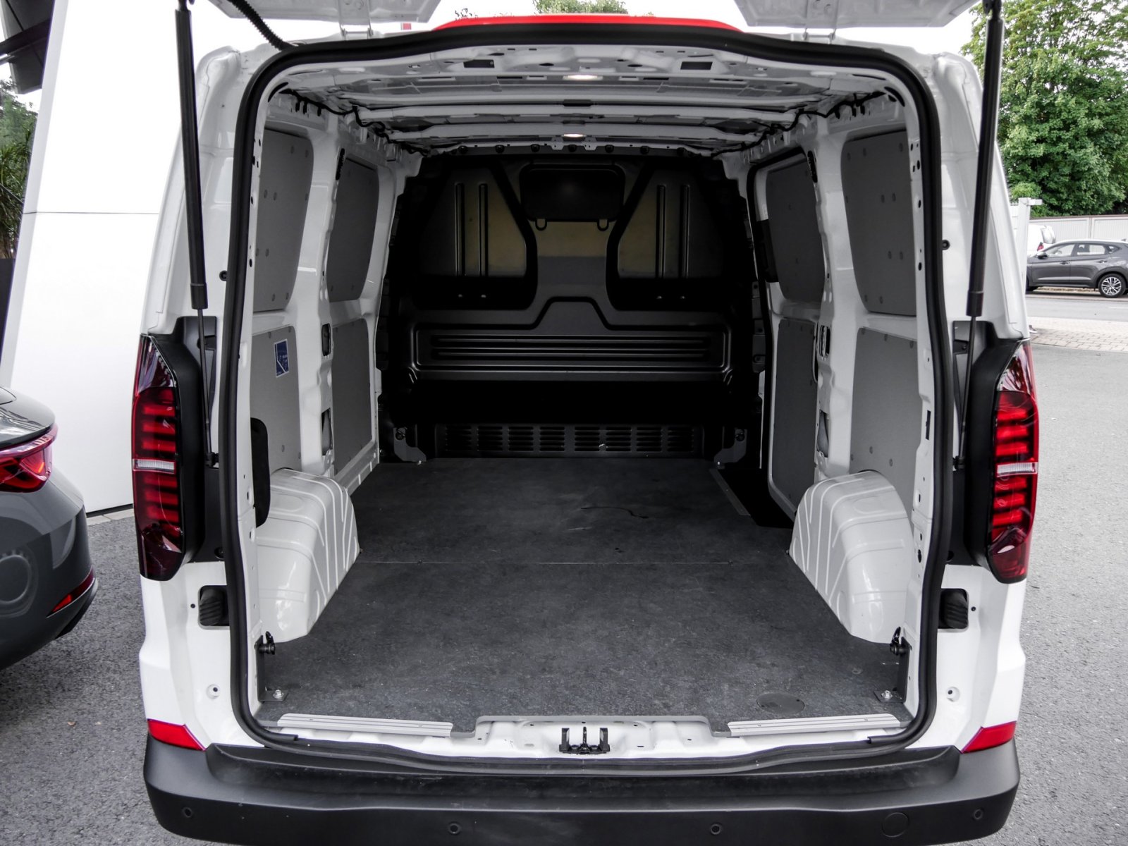 Volkswagen T7 Transporter 2.0 Kasten CAM CARPLAY LED KLIMA