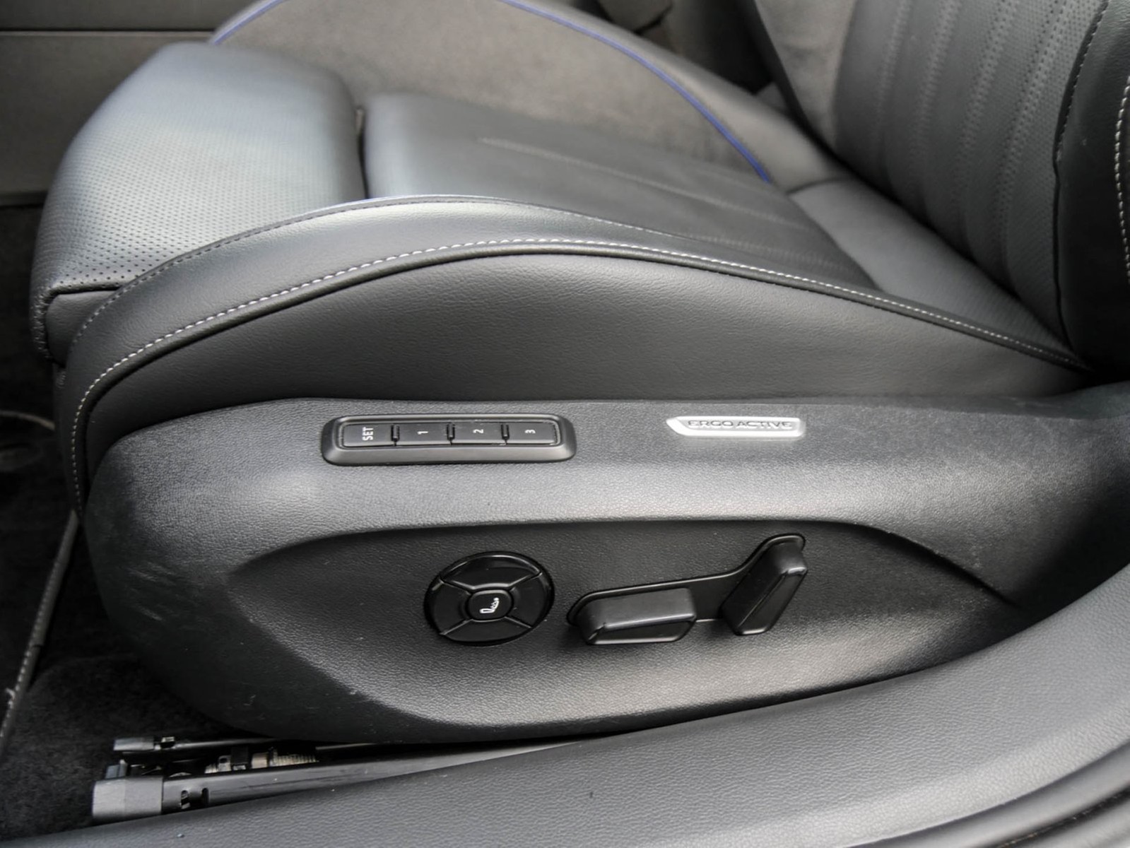 Volkswagen Passat Variant 2.0 R-LINE 4X4 LEDER PANO ACC AHK