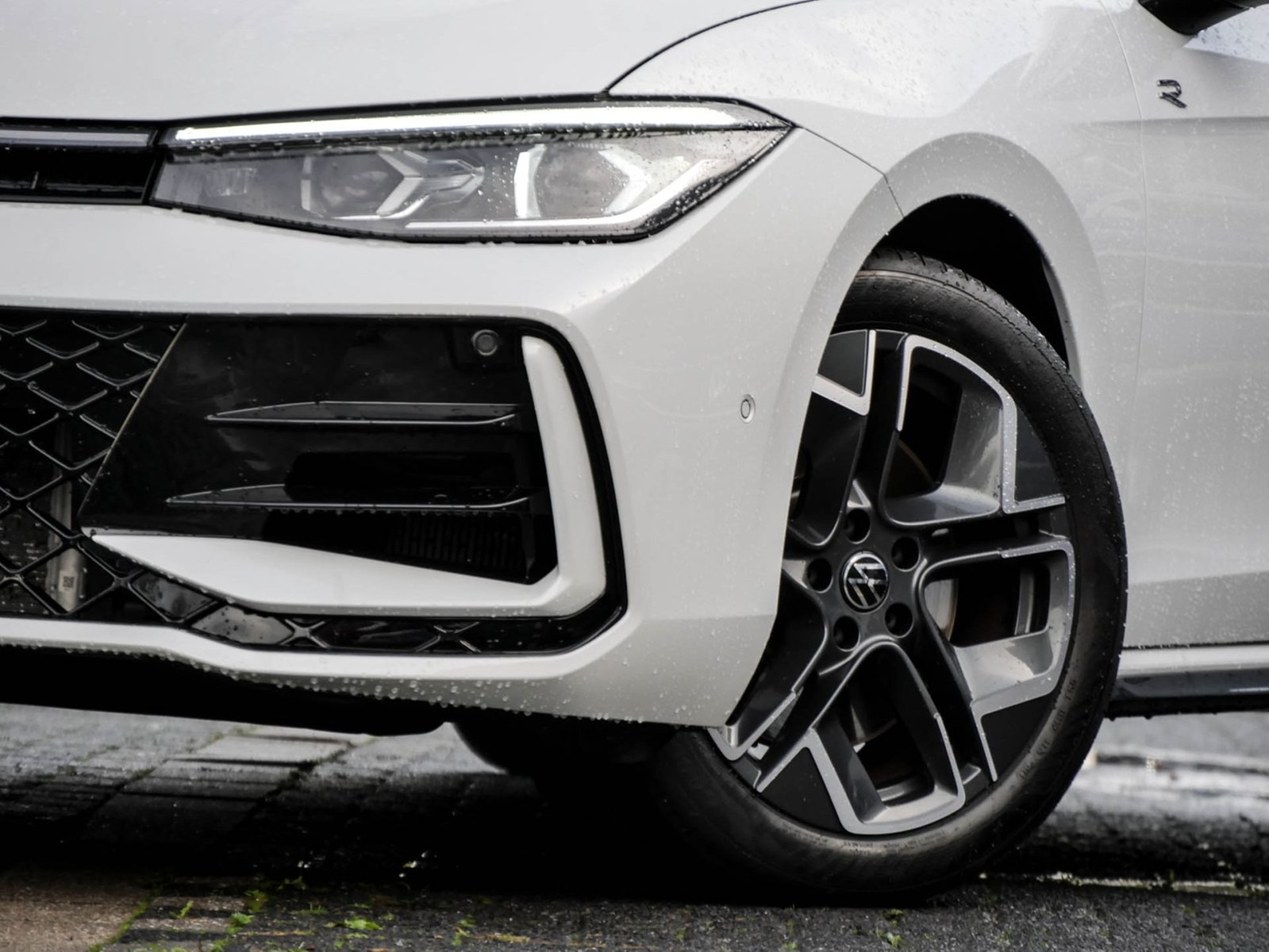 Volkswagen Passat Variant 2.0 R-LINE 4X4 LEDER PANO ACC AHK