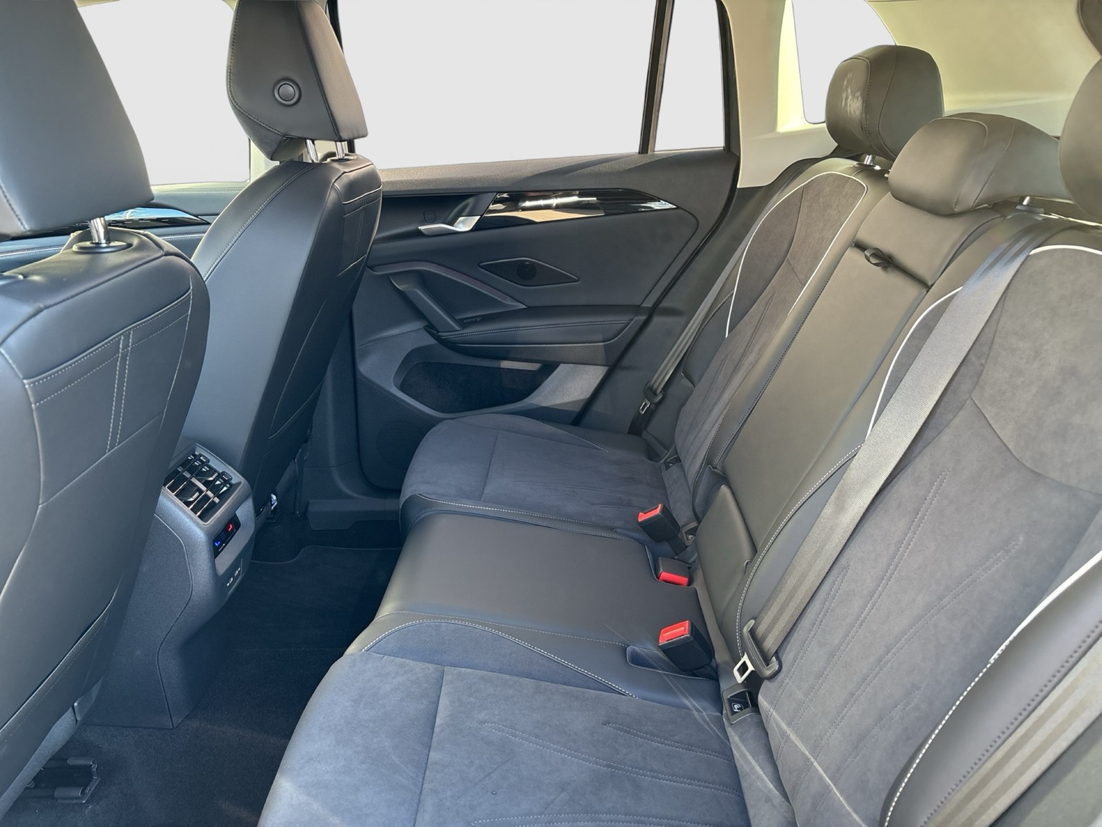 Volkswagen Tiguan 1.5 HYBRID ELEGANCE AHK 360°CAM ACC