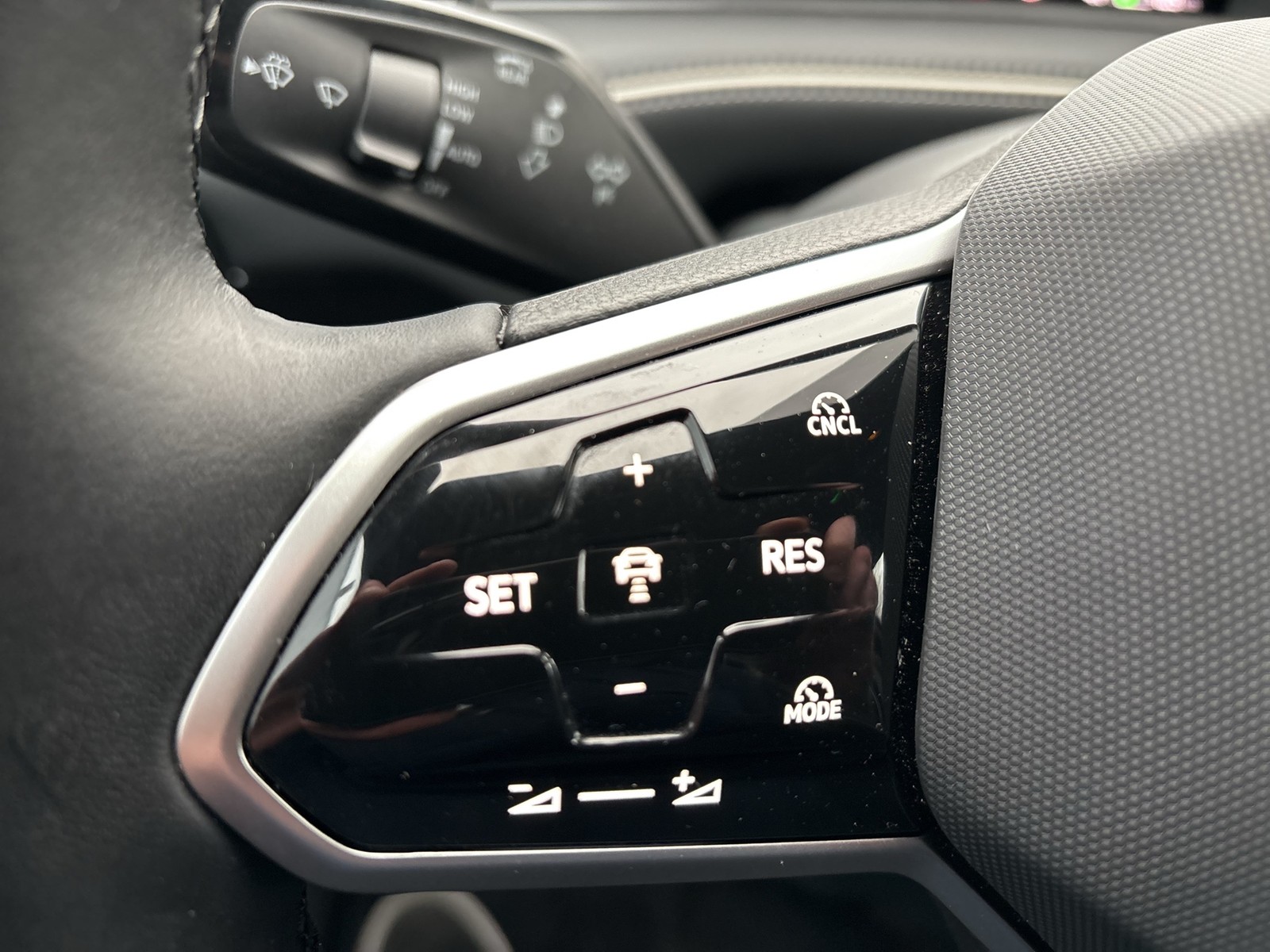 Volkswagen ID.7 Tourer PRO WÄRMEPUMPE AHK 360°CAM ACC LM20