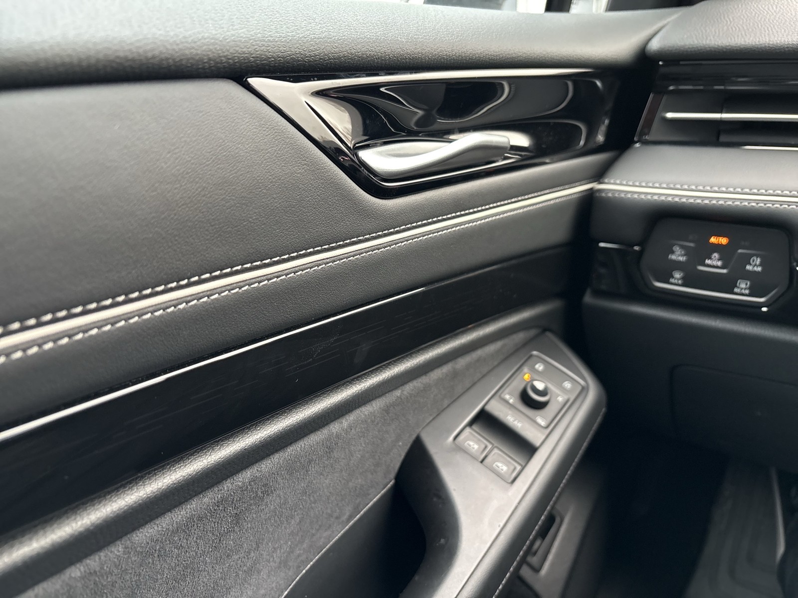 Volkswagen ID.7 Tourer PRO WÄRMEPUMPE AHK 360°CAM ACC LM20