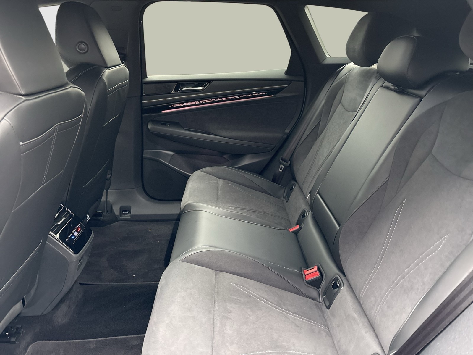 Volkswagen ID.7 Tourer PRO WÄRMEPUMPE AHK 360°CAM ACC LM20