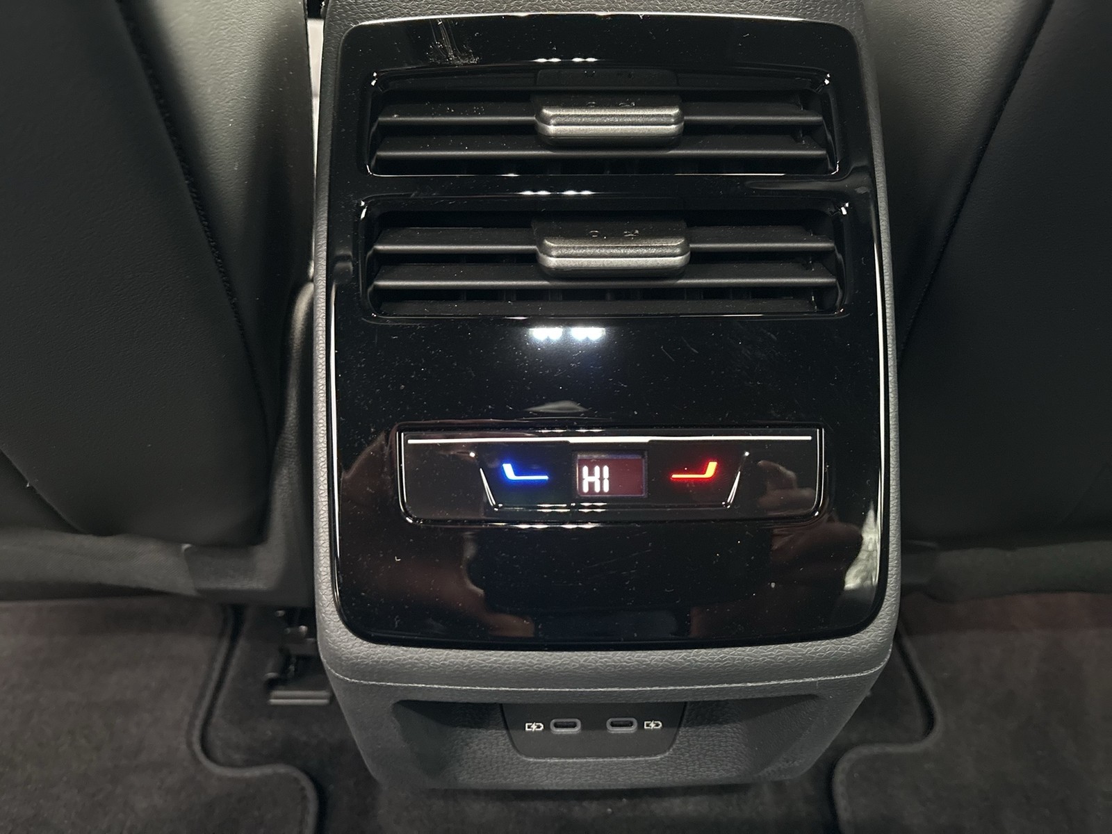 Volkswagen ID.7 Tourer PRO WÄRMEPUMPE AHK 360°CAM ACC LM20