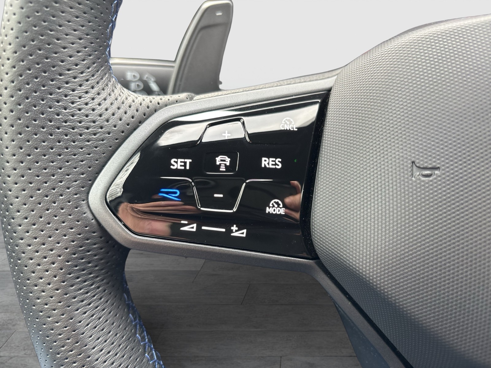 Volkswagen Golf VIII 2.0 R BLACK EDITION 4X4 AKRAPOVIC LM19