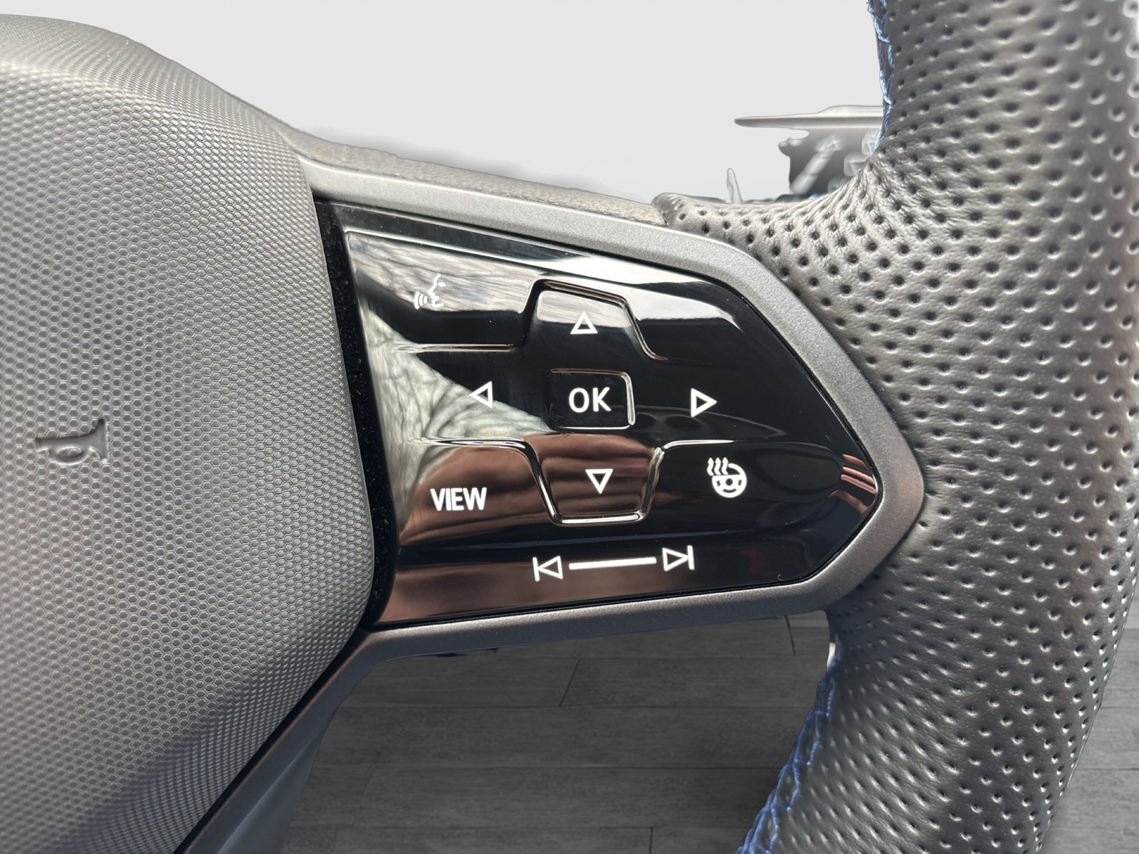 Volkswagen Golf VIII 2.0 R BLACK EDITION 4X4 AKRAPOVIC LM19