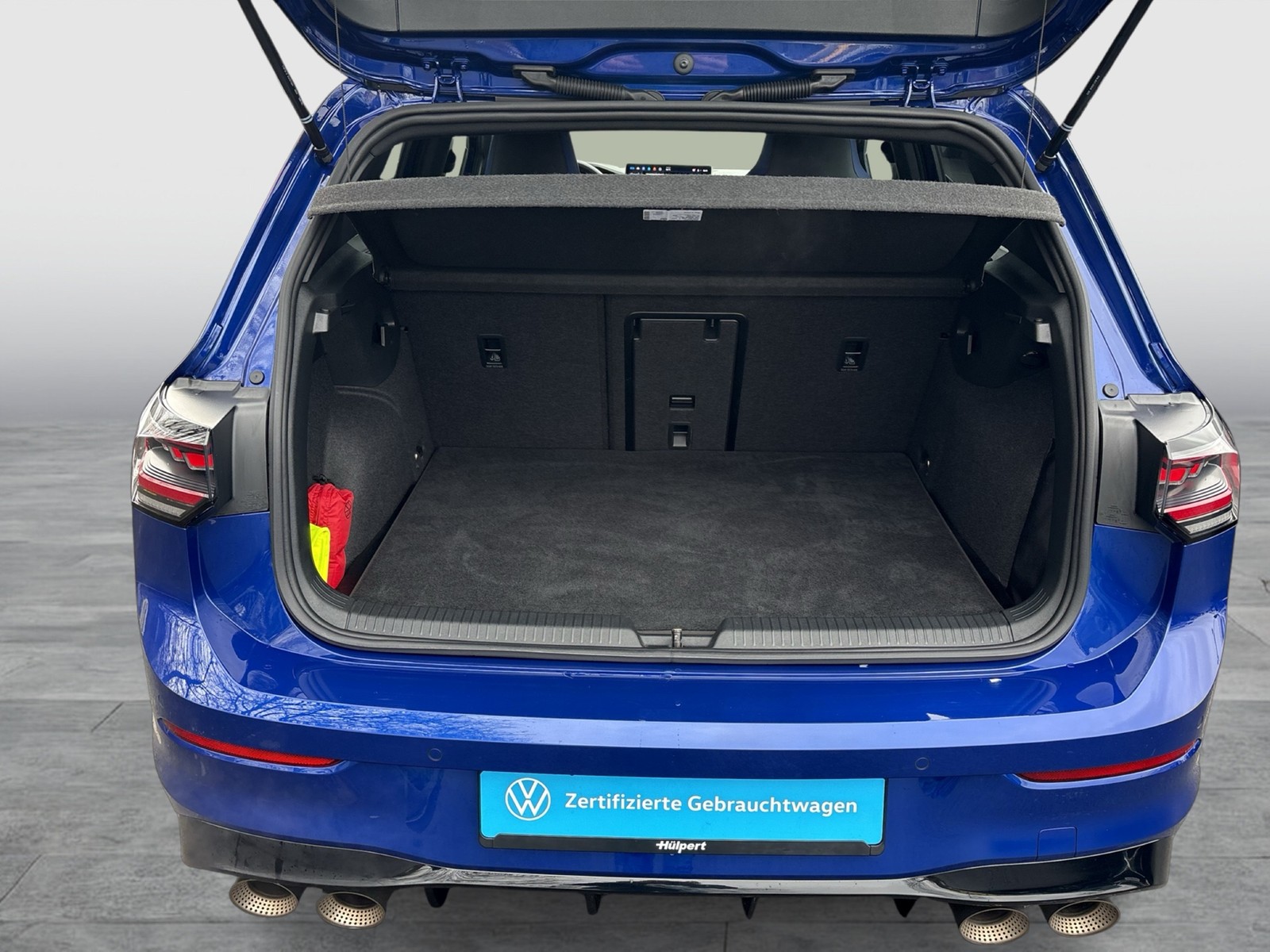 Volkswagen Golf VIII 2.0 R BLACK EDITION 4X4 AKRAPOVIC LM19