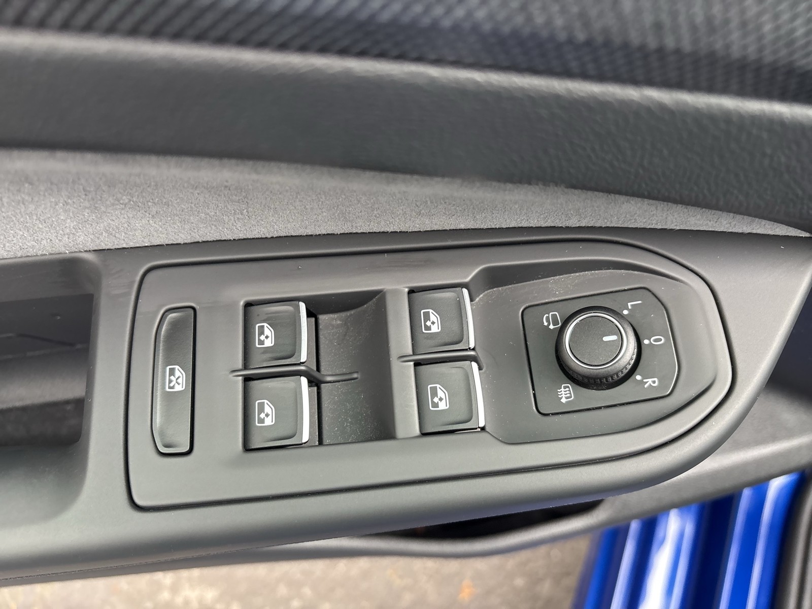 Volkswagen Golf VIII 2.0 R BLACK EDITION 4X4 AKRAPOVIC LM19