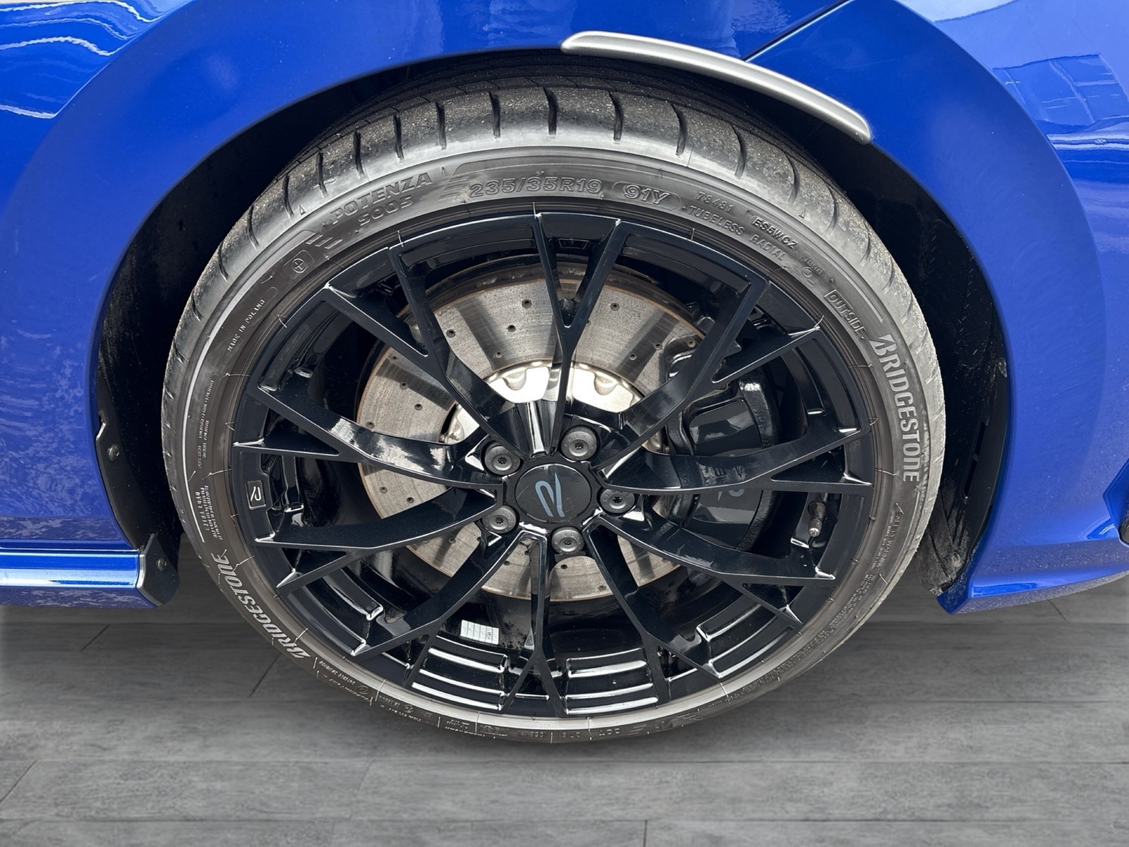 Volkswagen Golf VIII 2.0 R BLACK EDITION 4X4 AKRAPOVIC LM19