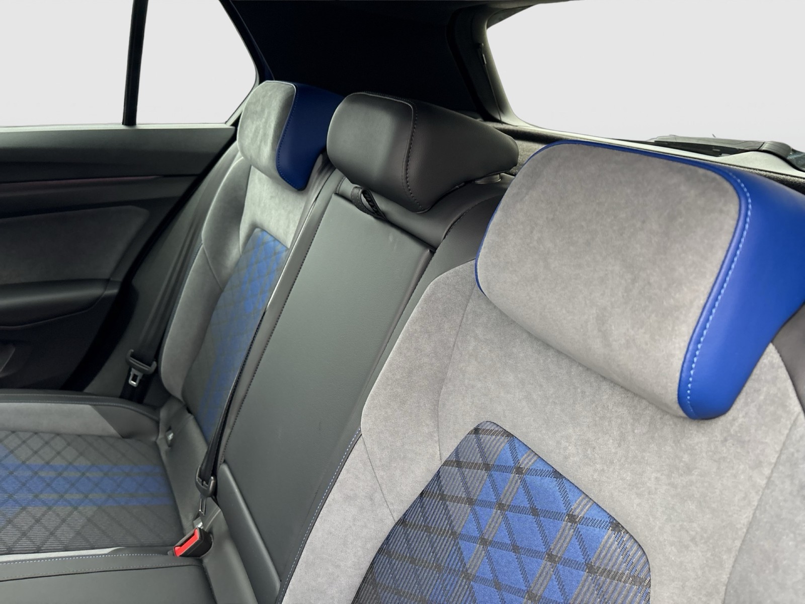 Volkswagen Golf VIII 2.0 R BLACK EDITION 4X4 AKRAPOVIC LM19