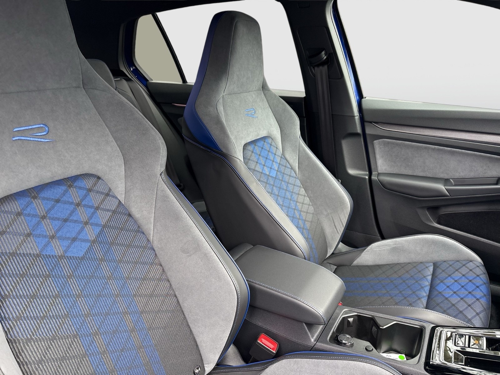 Volkswagen Golf VIII 2.0 R BLACK EDITION 4X4 AKRAPOVIC LM19