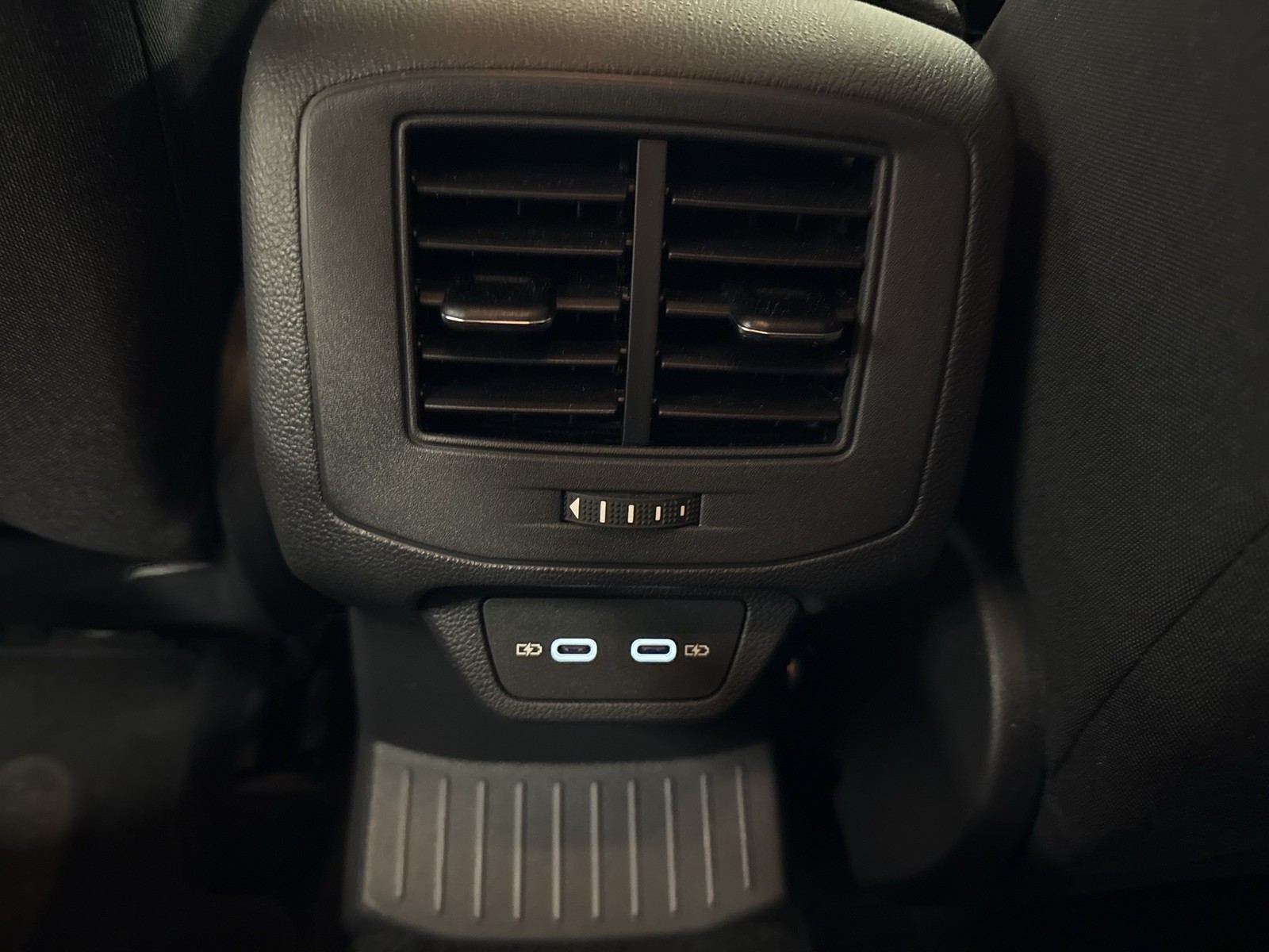 Volkswagen T-Roc 1.5 LIFE ACC NAVI LED+ CARPLAY ALU SITZHZ.