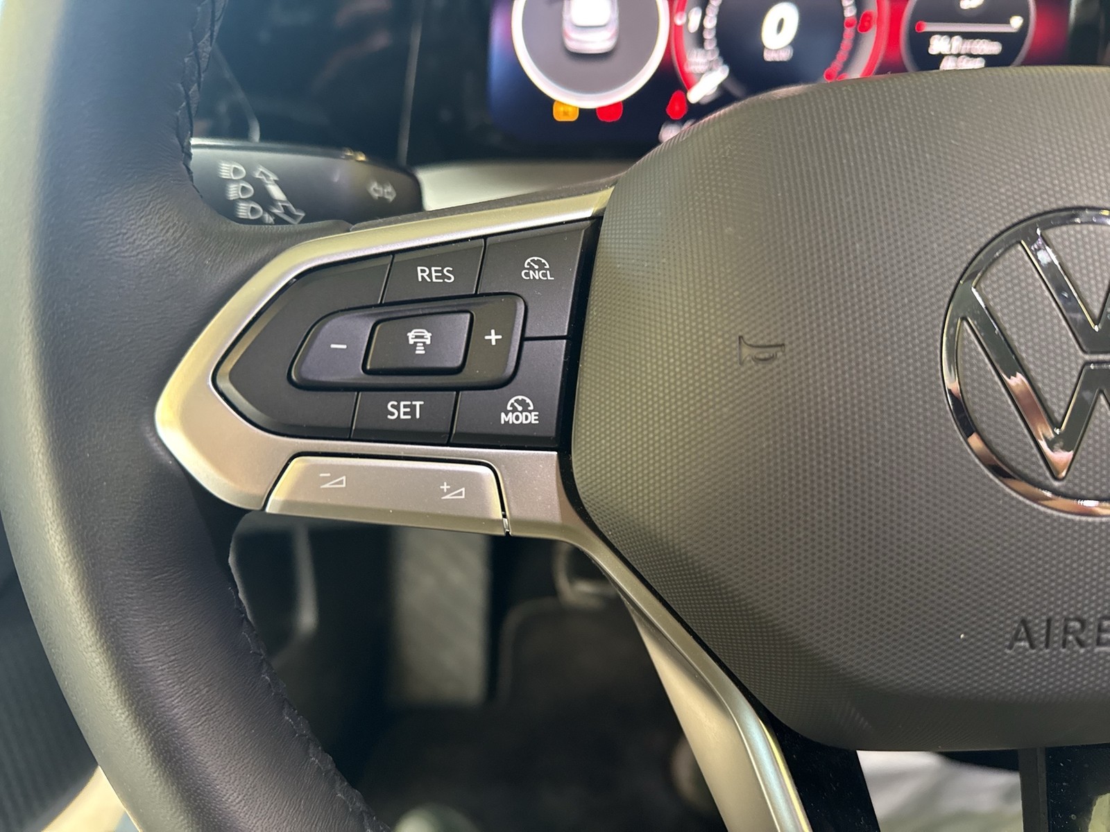 Volkswagen Golf VIII 2.0 LIFE FACELIFT ACC NAVI CARPLAY ALU