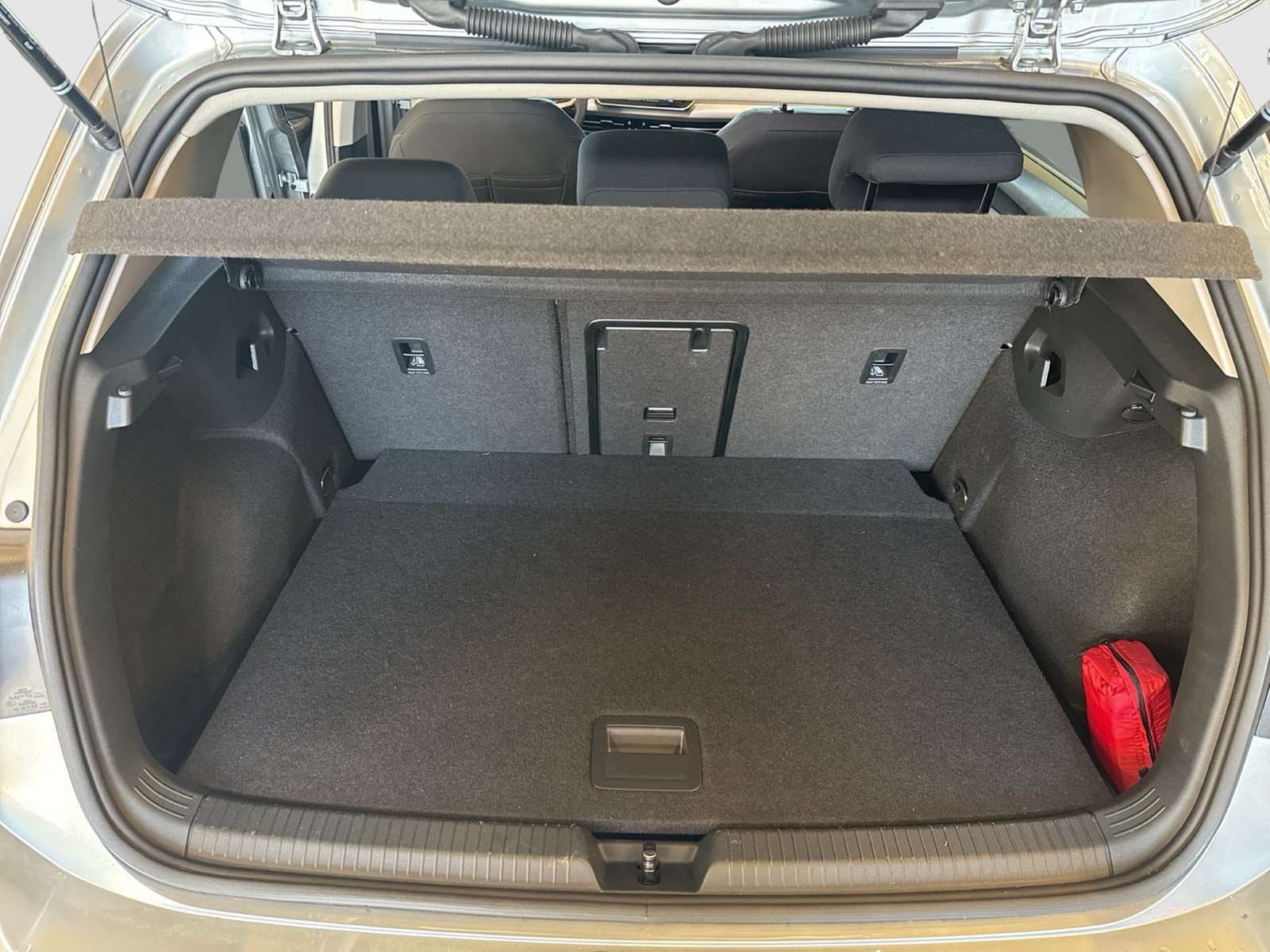 Volkswagen Golf VIII 2.0 LIFE FACELIFT ACC NAVI CARPLAY ALU