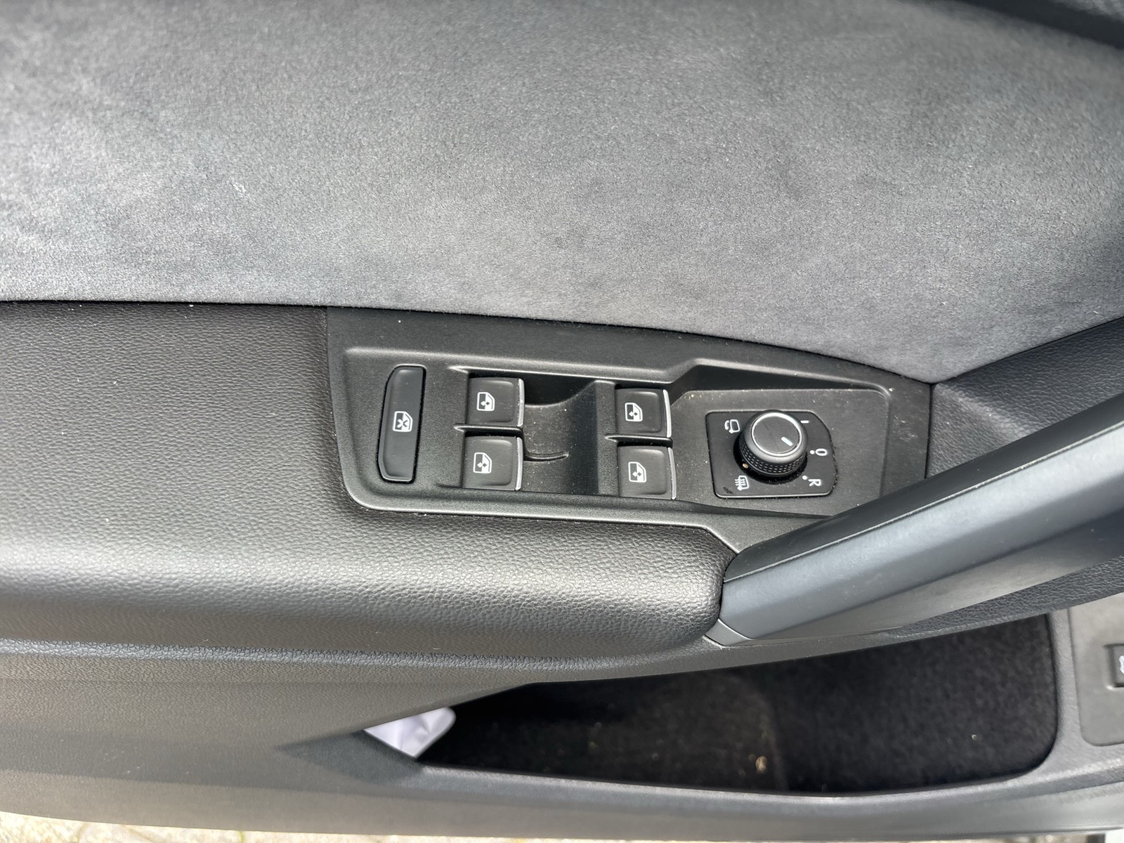 Volkswagen Tiguan 2.0 R 4X4 360°CAM ACC LM20 E-KLAPPE NAVI