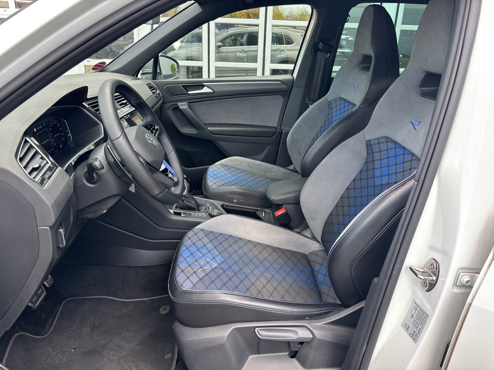 Volkswagen Tiguan 2.0 R 4X4 360°CAM ACC LM20 E-KLAPPE NAVI