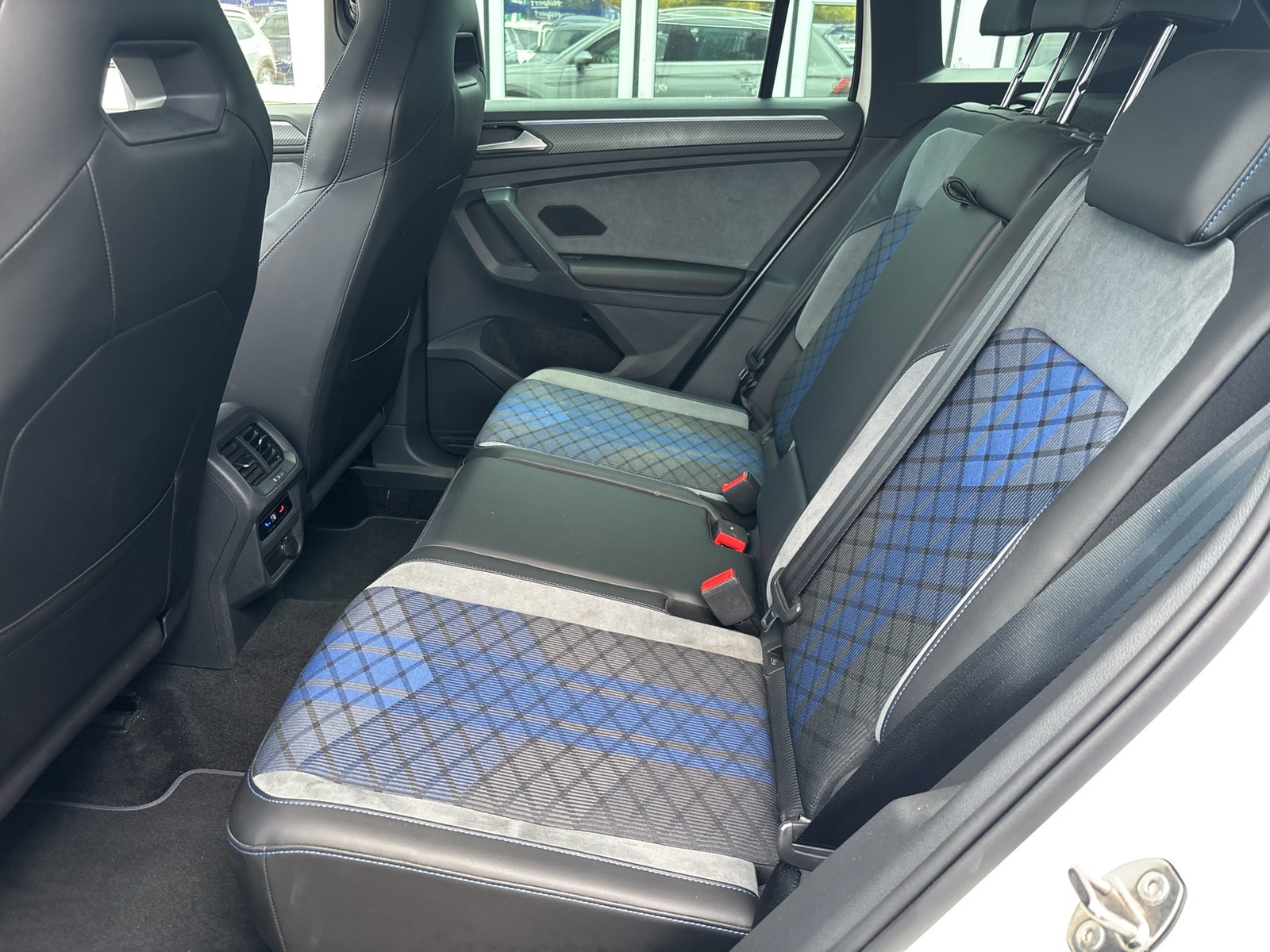 Volkswagen Tiguan 2.0 R 4X4 360°CAM ACC LM20 E-KLAPPE NAVI