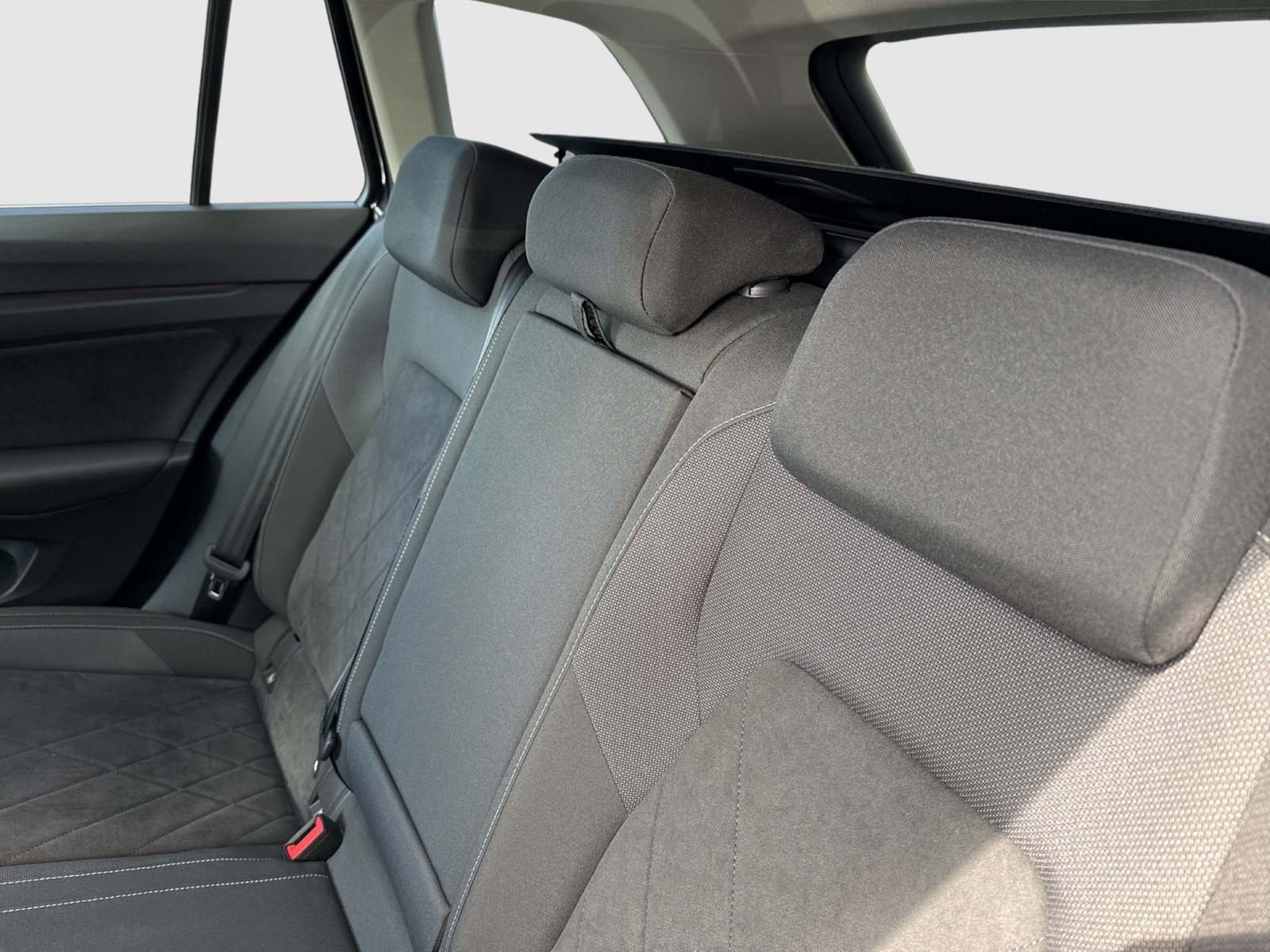 Volkswagen Golf Variant VIII 1.5 eTSI STYLE STANDHZ ACC NAVI