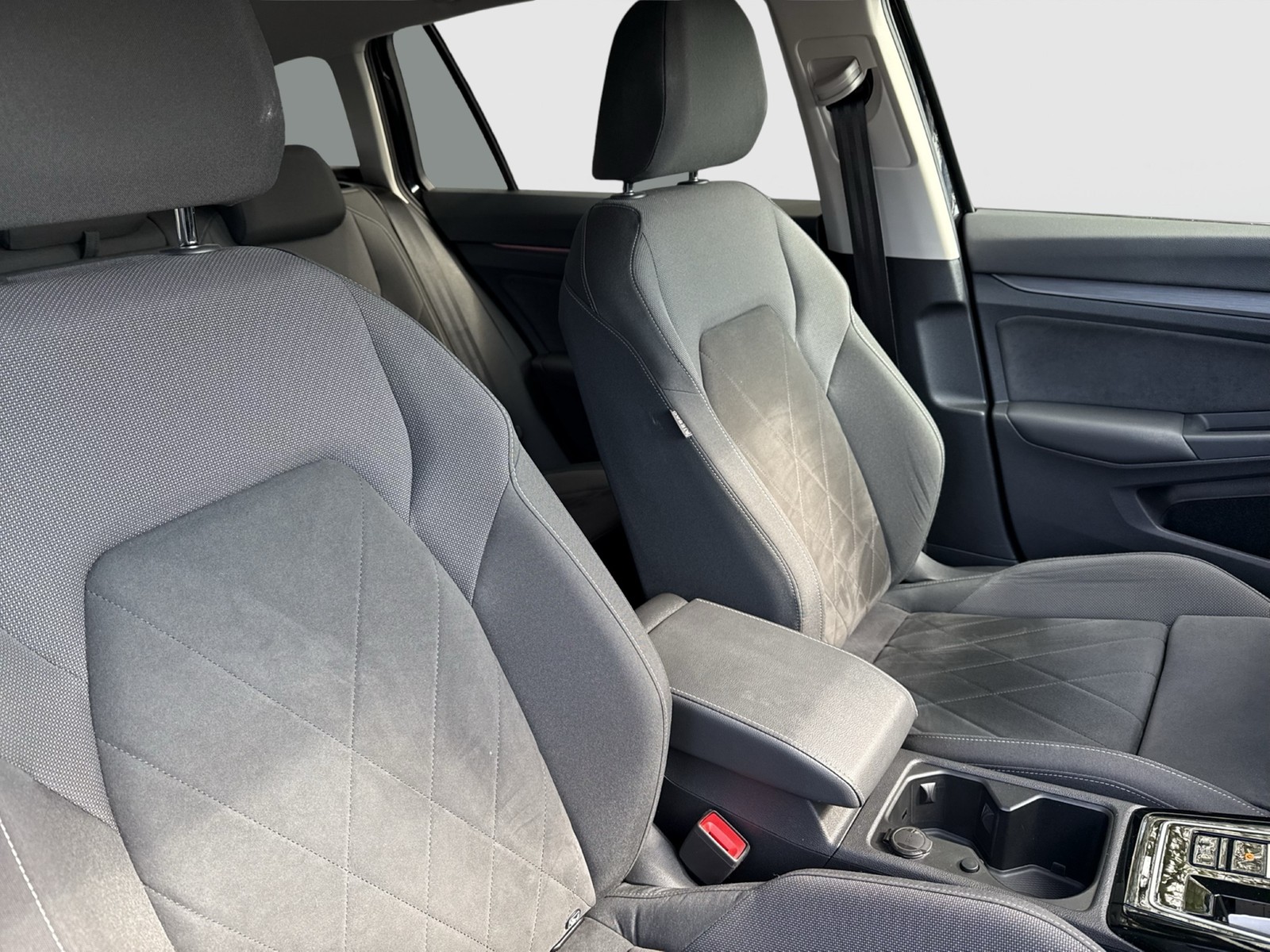 Volkswagen Golf Variant VIII 1.5 eTSI STYLE STANDHZ ACC NAVI