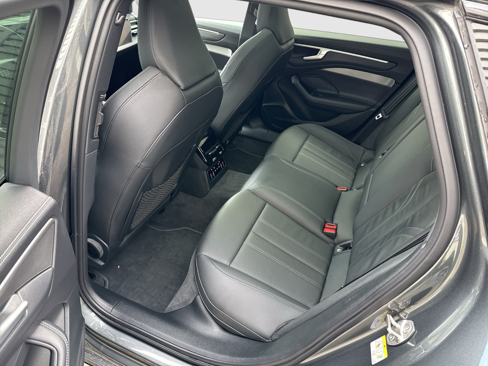 Audi A6 Avant S LINE NEW MODELL BLACKPAK PANO MATRIX