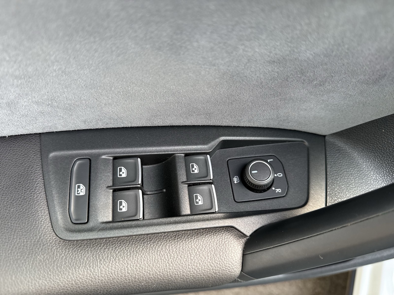 Volkswagen Tiguan 2.0 R 4X4 ACC LM20 MATRIX CARPLAY SITZHZ.