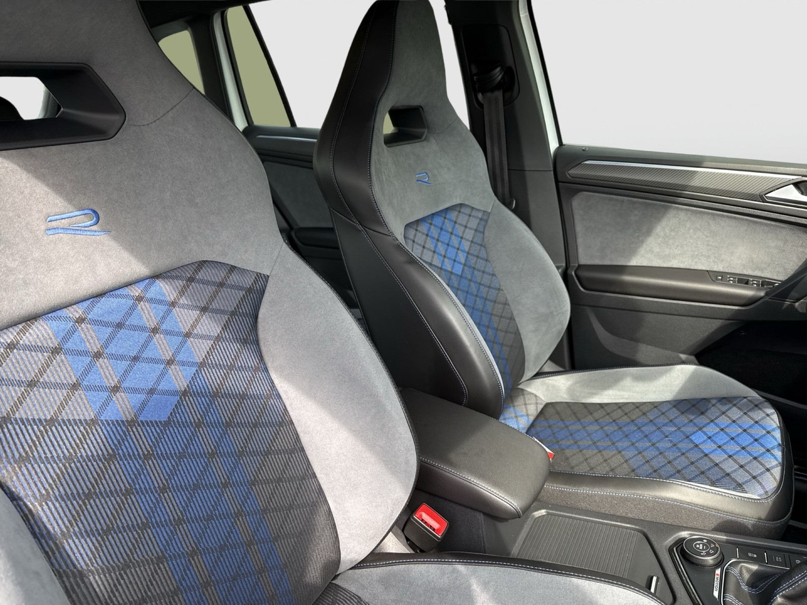 Volkswagen Tiguan 2.0 R 4X4 ACC LM20 MATRIX CARPLAY SITZHZ.