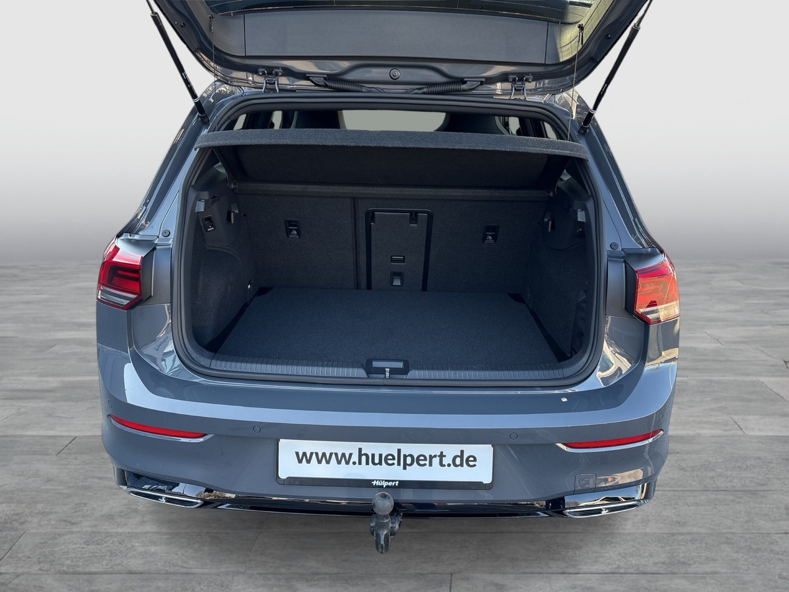 Volkswagen Golf VIII 1.5 eTSI R-LINE AHK CAM ACC CARPLAY