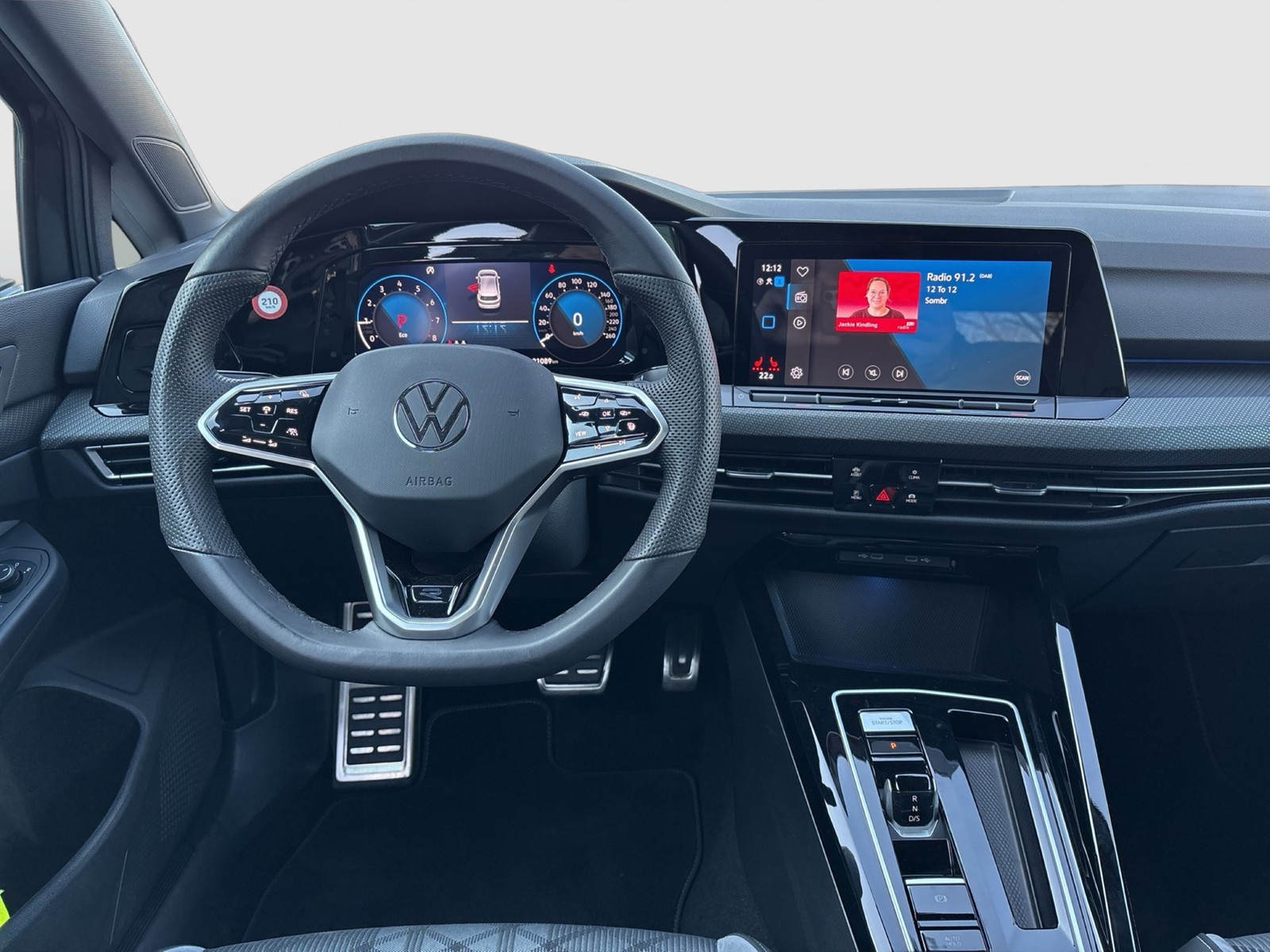 Volkswagen Golf VIII 1.5 eTSI R-LINE AHK CAM ACC CARPLAY