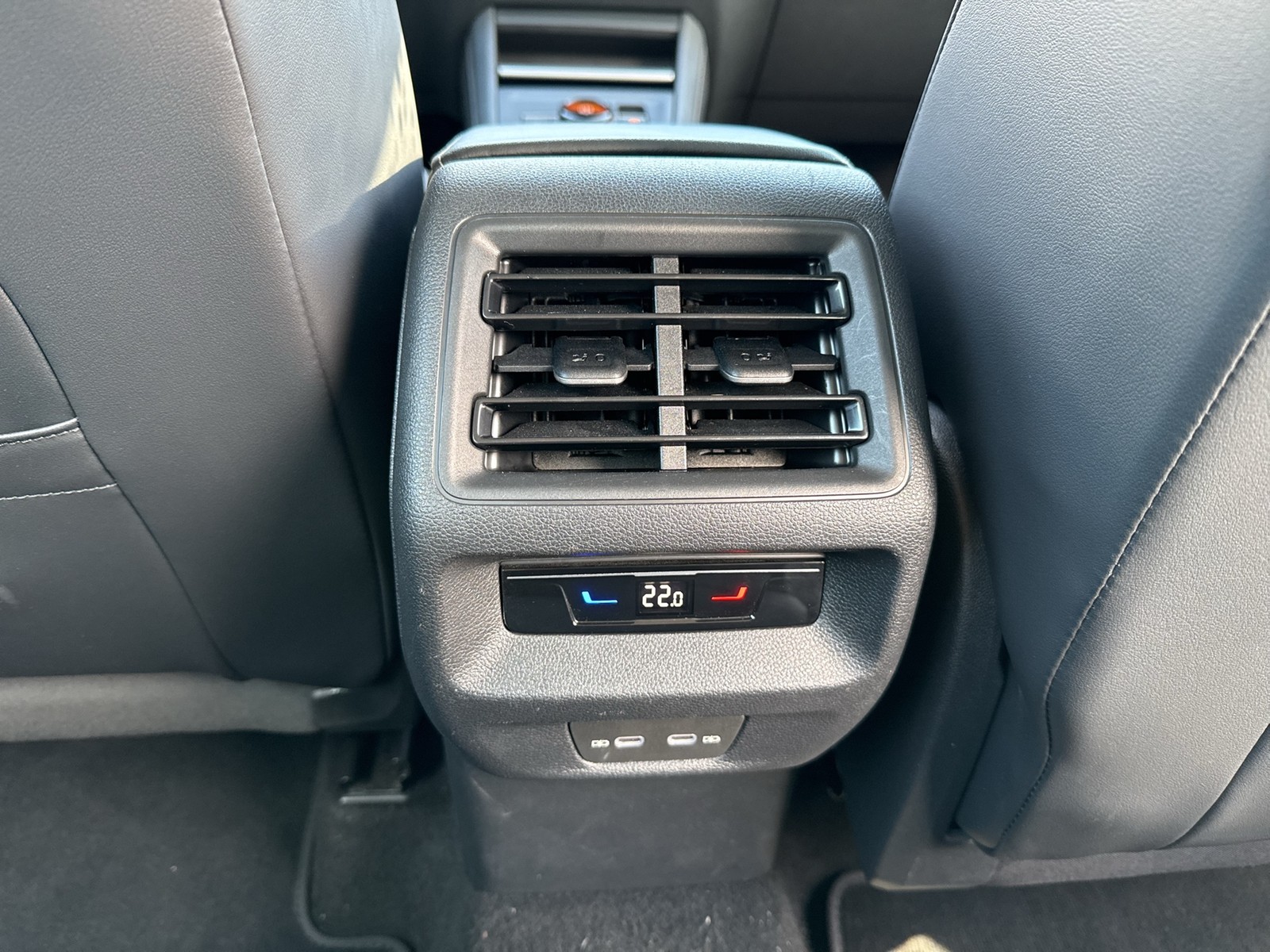 Volkswagen Tayron 2.0 LIFE 4X4 7SITZE AHK 360CAM ACC LM18