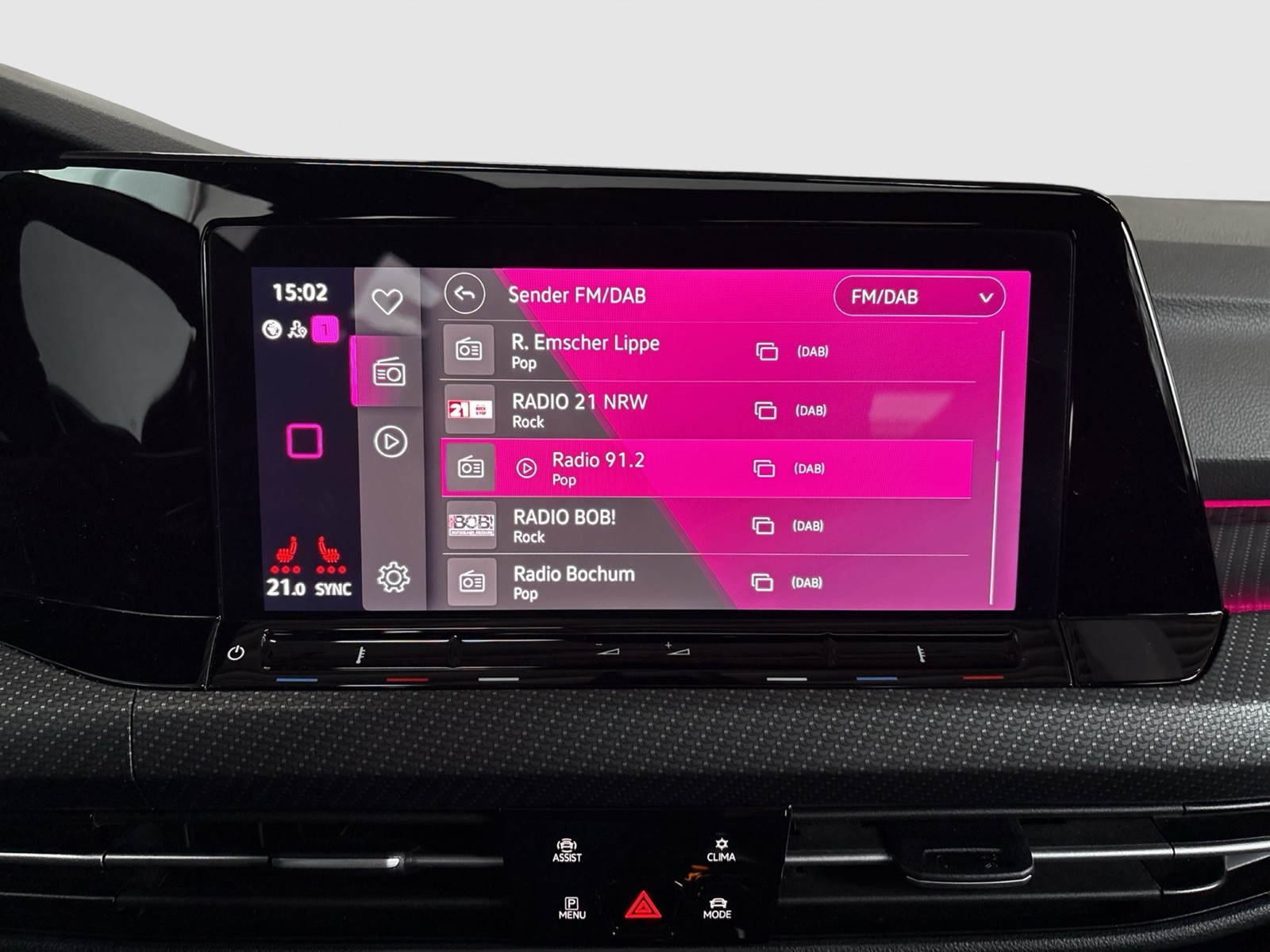 Volkswagen Golf VIII 1.5 eTSI R-LINE PANO AHK CAM ACC LM18