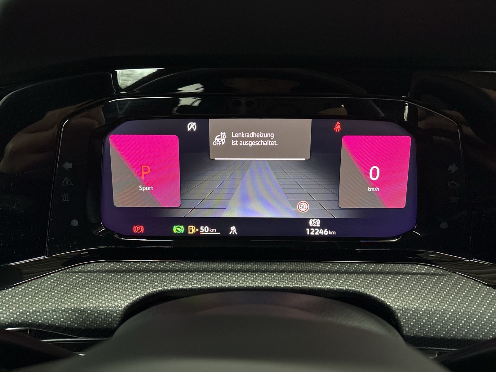 Volkswagen Golf VIII 1.5 eTSI R-LINE PANO AHK CAM ACC LM18