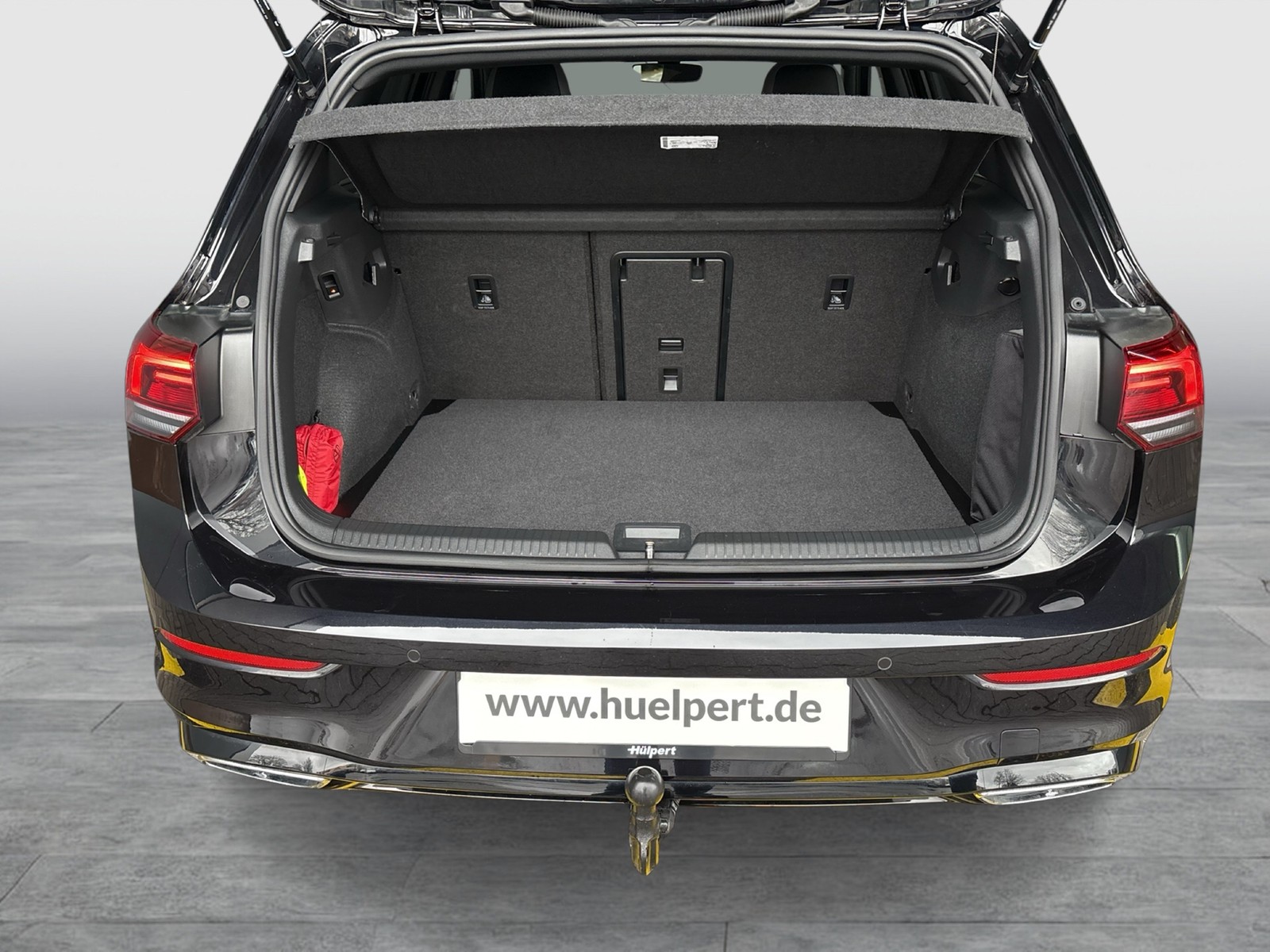 Volkswagen Golf VIII 1.5 eTSI R-LINE PANO AHK CAM ACC LM18