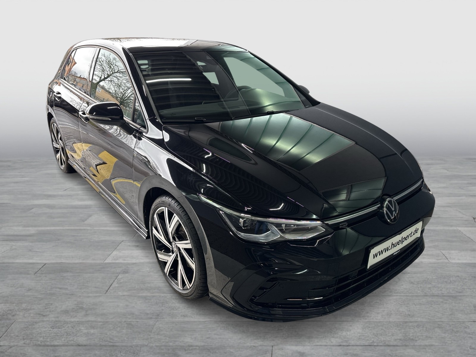 Volkswagen Golf VIII 1.5 eTSI R-LINE PANO AHK CAM ACC LM18