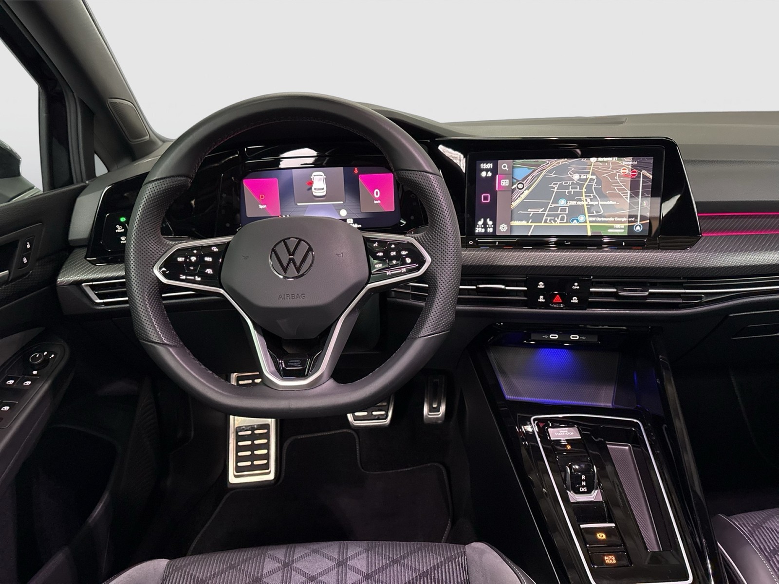 Volkswagen Golf VIII 1.5 eTSI R-LINE PANO AHK CAM ACC LM18