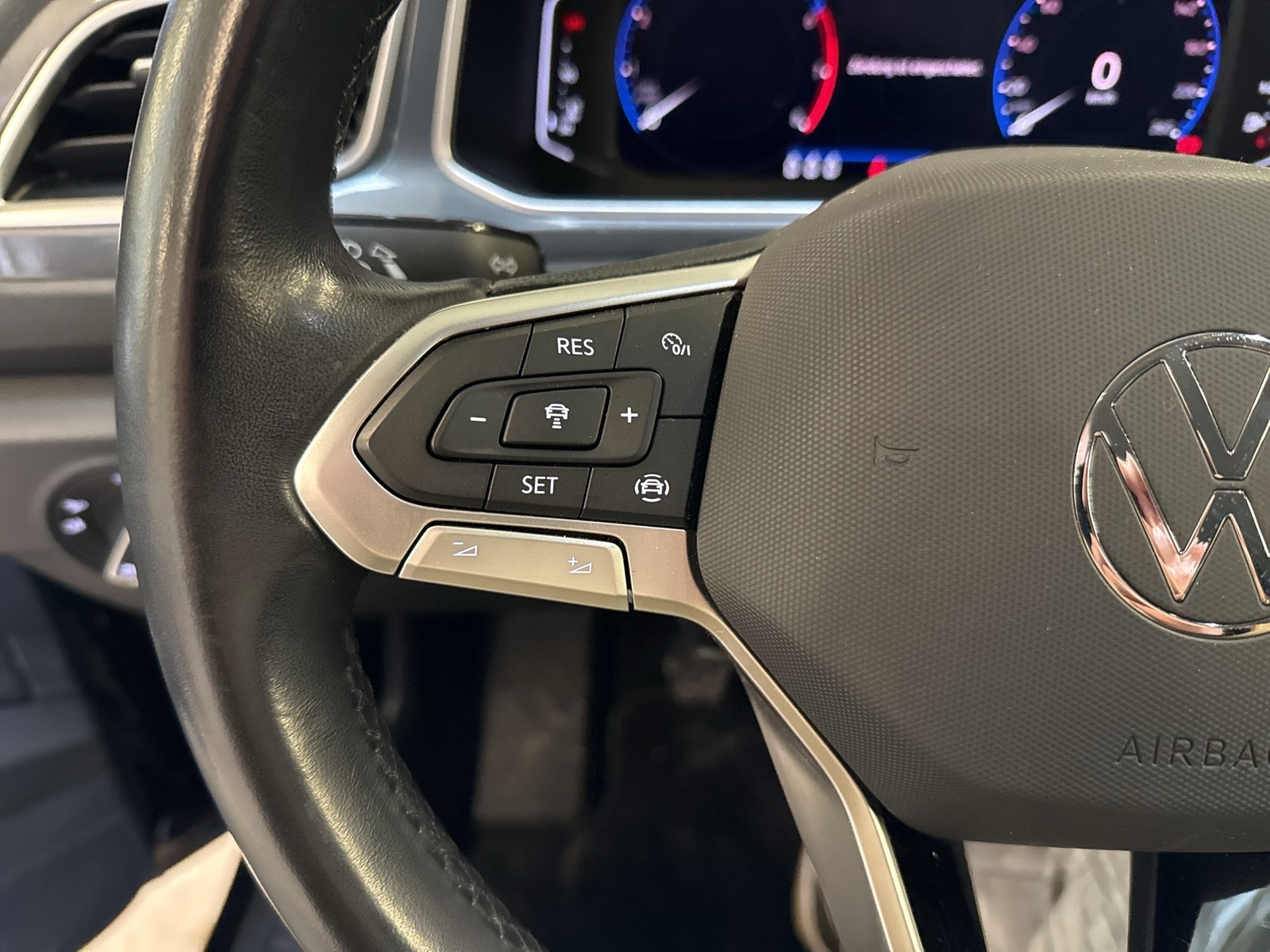 Volkswagen T-Roc 1.0 STYLE ACC NAVI LM17 CARPLAY SITZHEIZ.