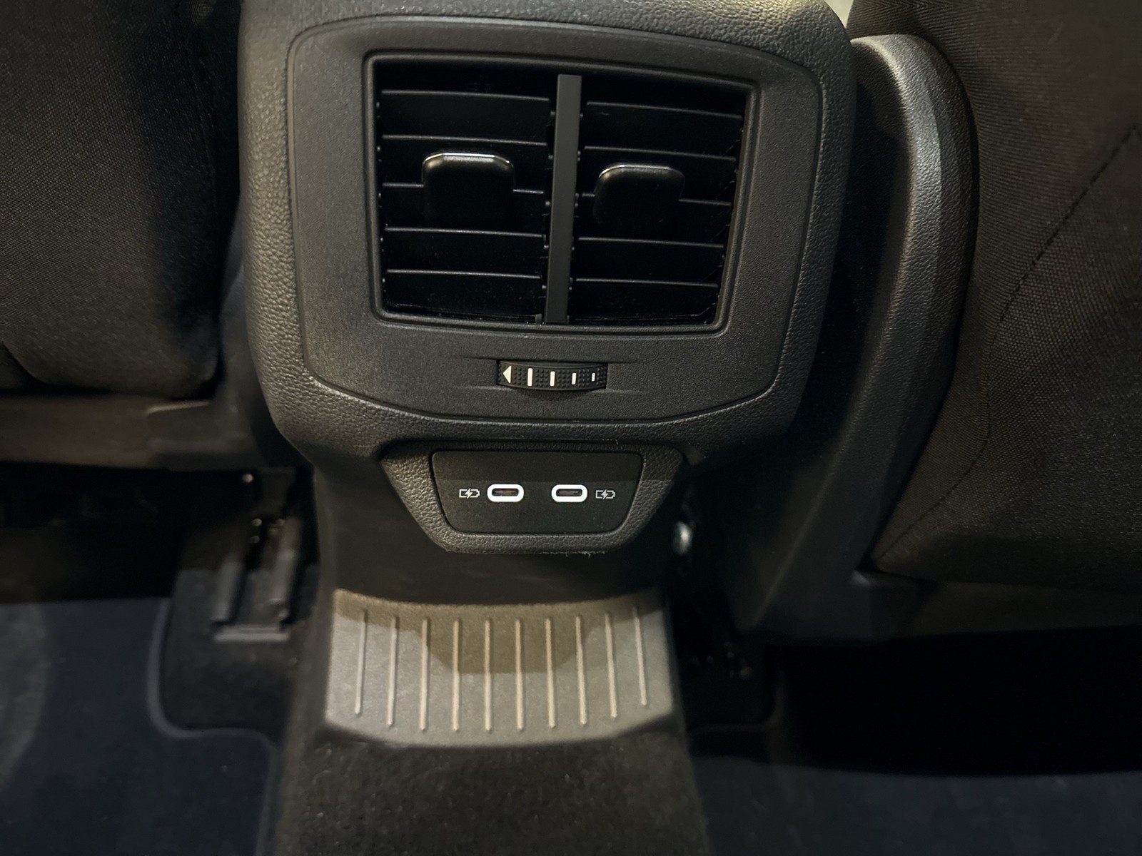 Volkswagen T-Roc 1.0 STYLE ACC NAVI LM17 CARPLAY SITZHEIZ.