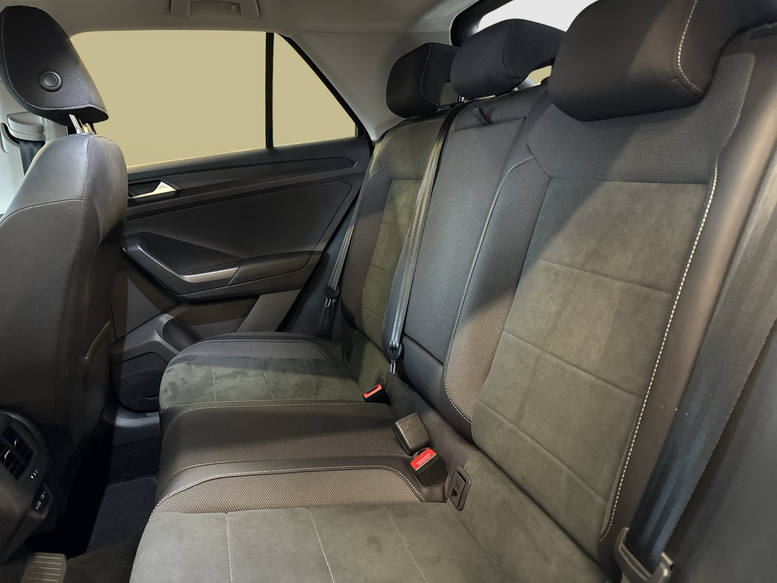 Volkswagen T-Roc 1.0 STYLE ACC NAVI LM17 CARPLAY SITZHEIZ.