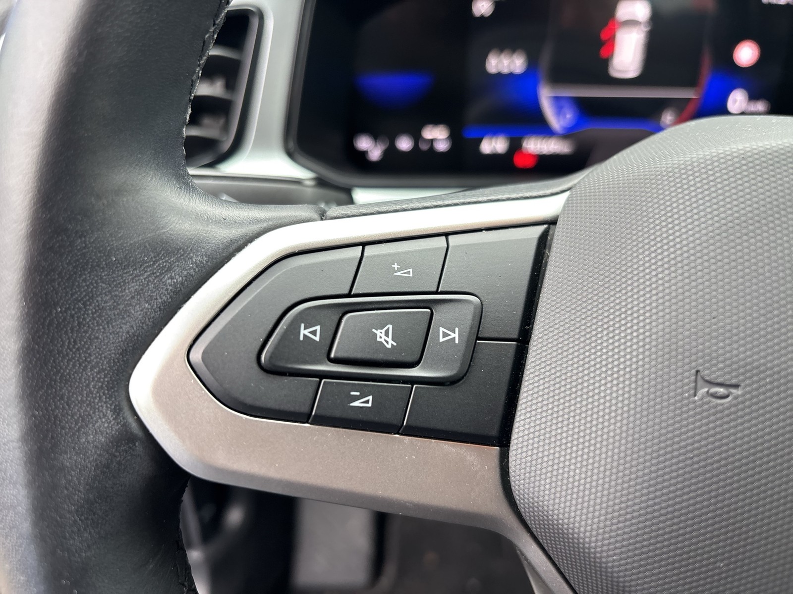 Volkswagen T-Roc 1.0 LIFE AHK NAVI LM17 CARPLAY SITZHEIZUNG