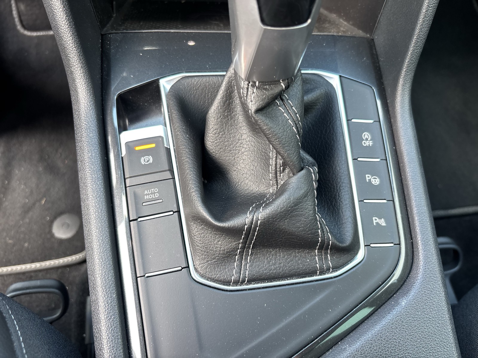 Volkswagen Tiguan 2.0 R-LINE AHK CAM ACC LM19 E-KLAPPE NAVI