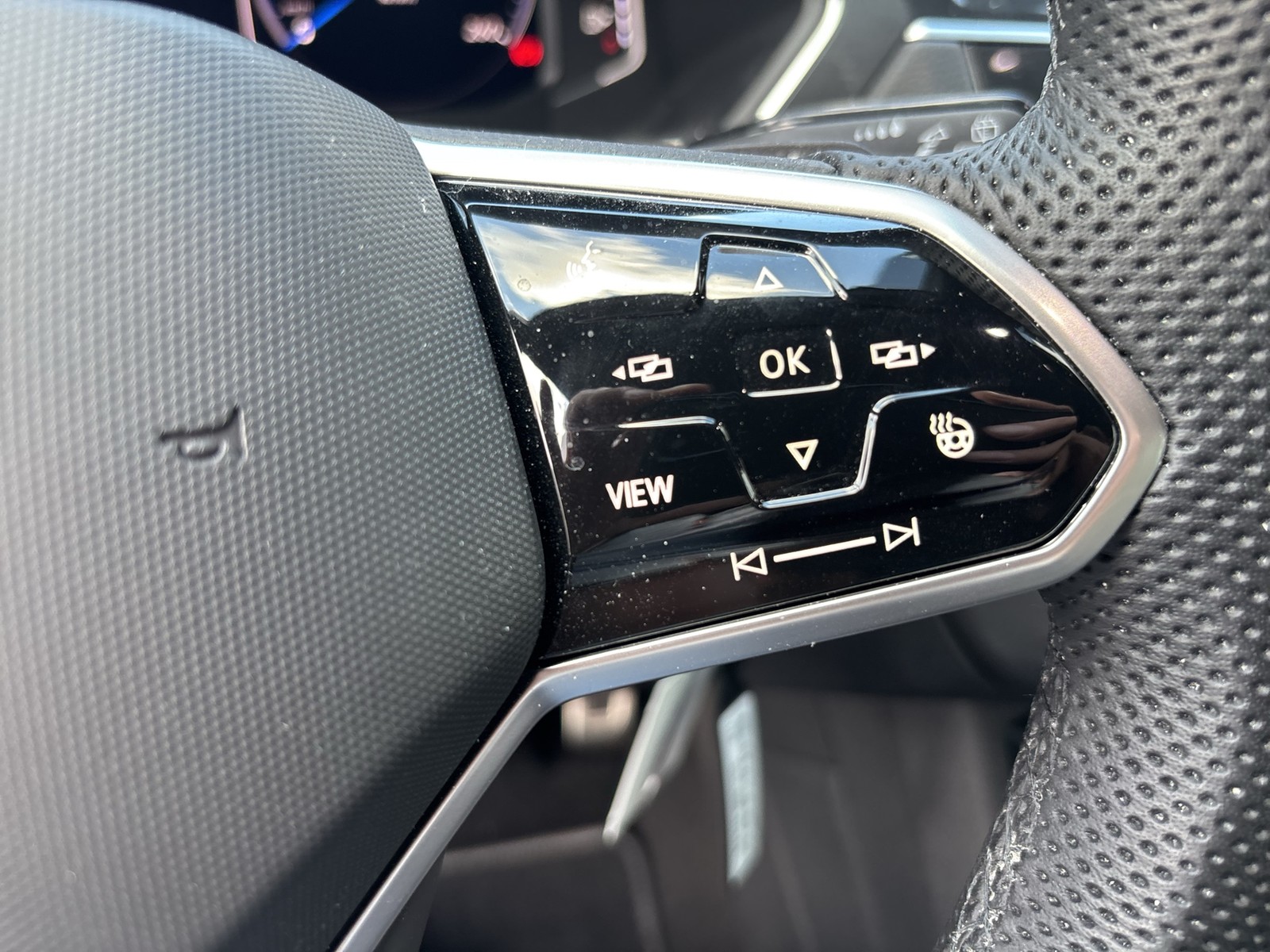 Volkswagen Tiguan 2.0 R-LINE AHK CAM ACC LM19 E-KLAPPE NAVI