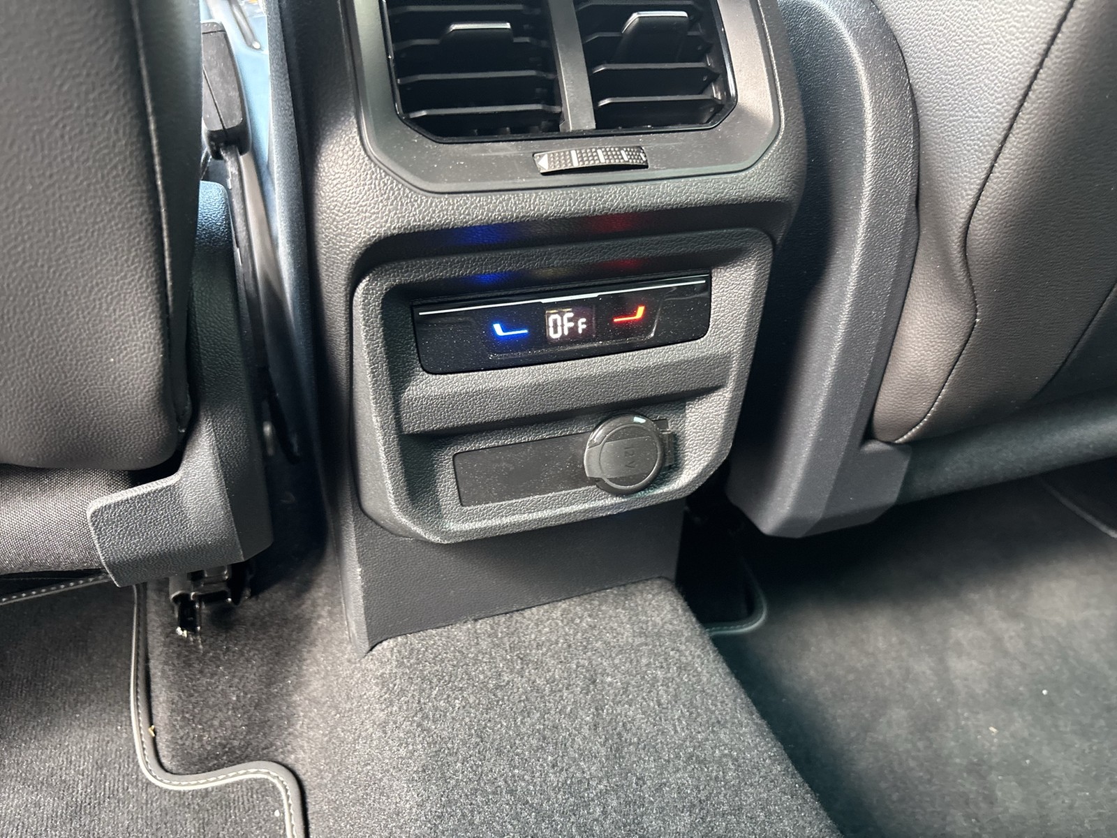 Volkswagen Tiguan 2.0 R-LINE AHK CAM ACC LM19 E-KLAPPE NAVI