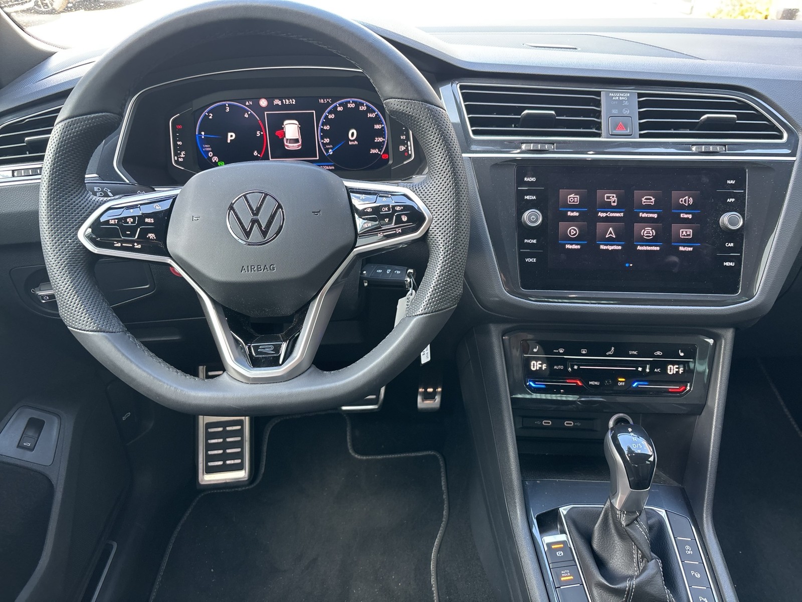 Volkswagen Tiguan 2.0 R-LINE AHK CAM ACC LM19 E-KLAPPE NAVI